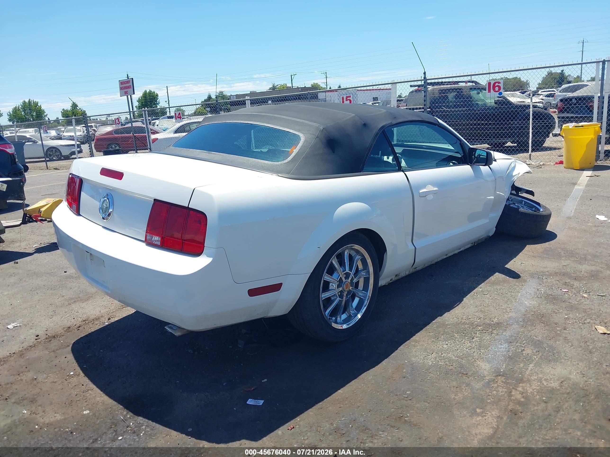 2007 Ford Mustang V6 Deluxe/v6 Premium White vin: 1ZVHT84N375253273