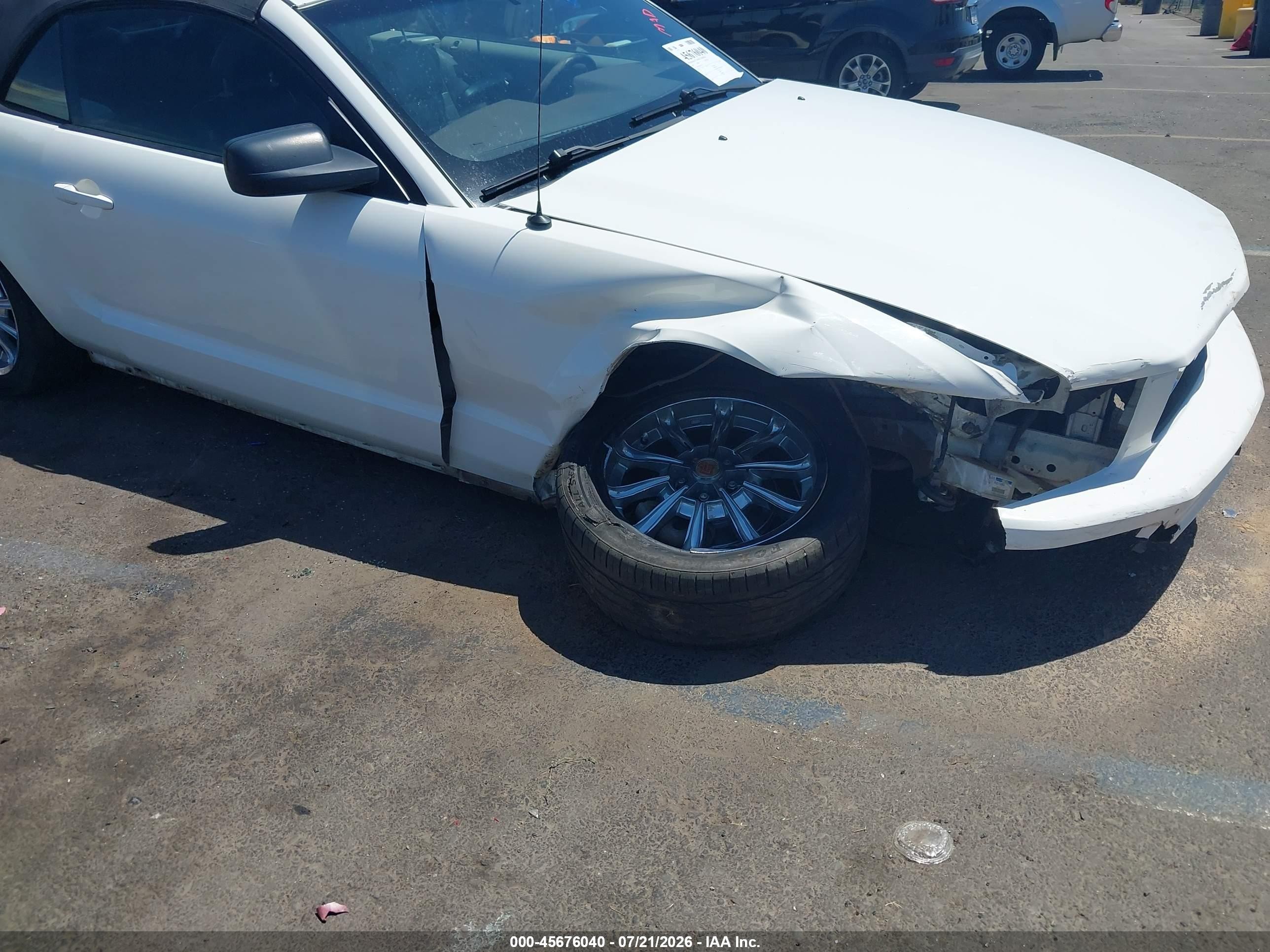 2007 Ford Mustang V6 Deluxe/v6 Premium White vin: 1ZVHT84N375253273
