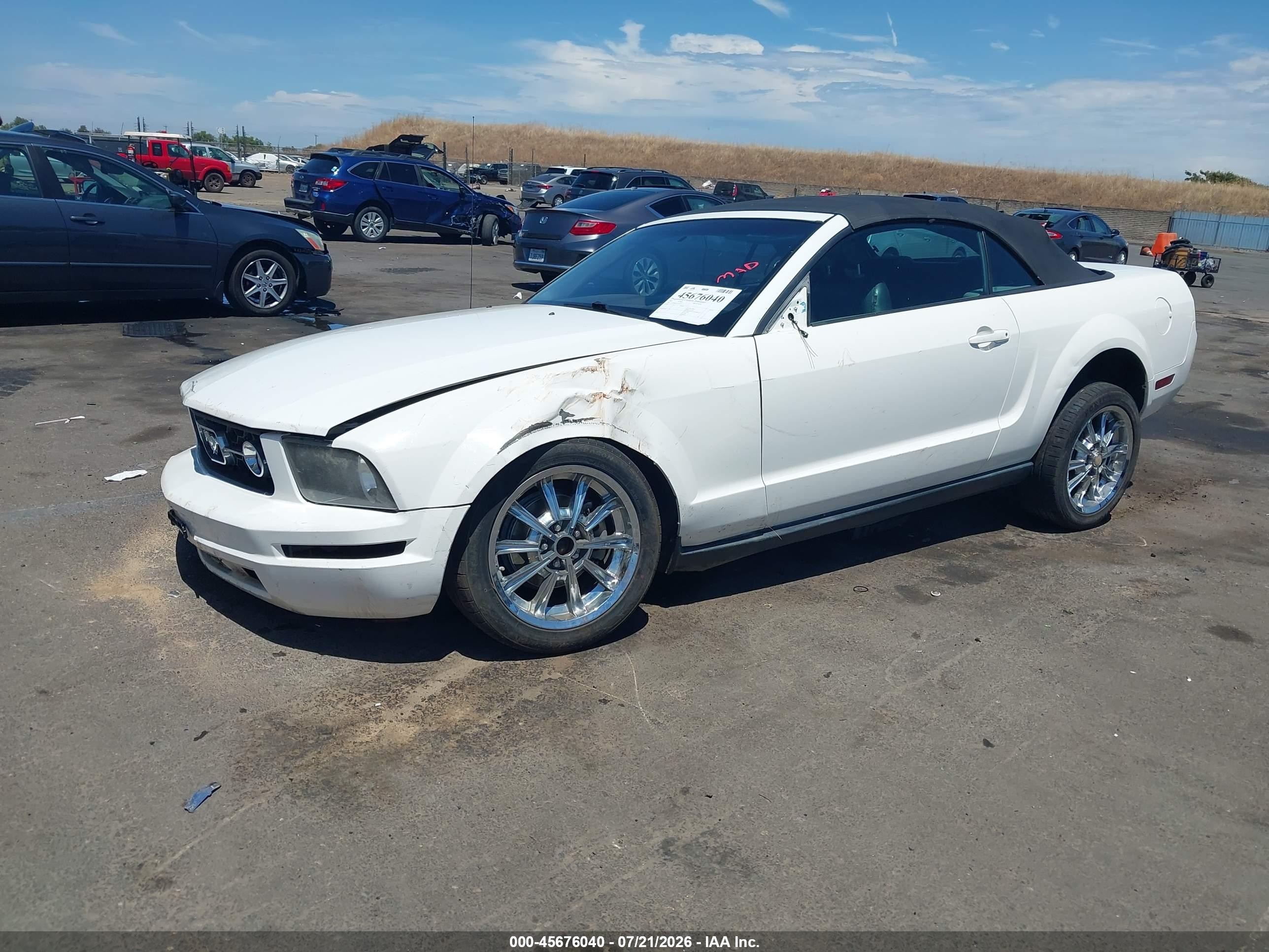 2007 Ford Mustang V6 Deluxe/v6 Premium White vin: 1ZVHT84N375253273