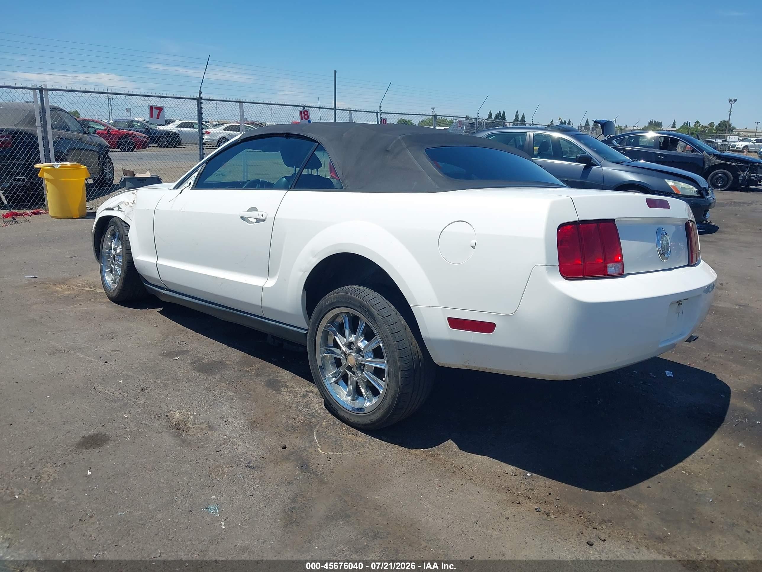 2007 Ford Mustang V6 Deluxe/v6 Premium White vin: 1ZVHT84N375253273