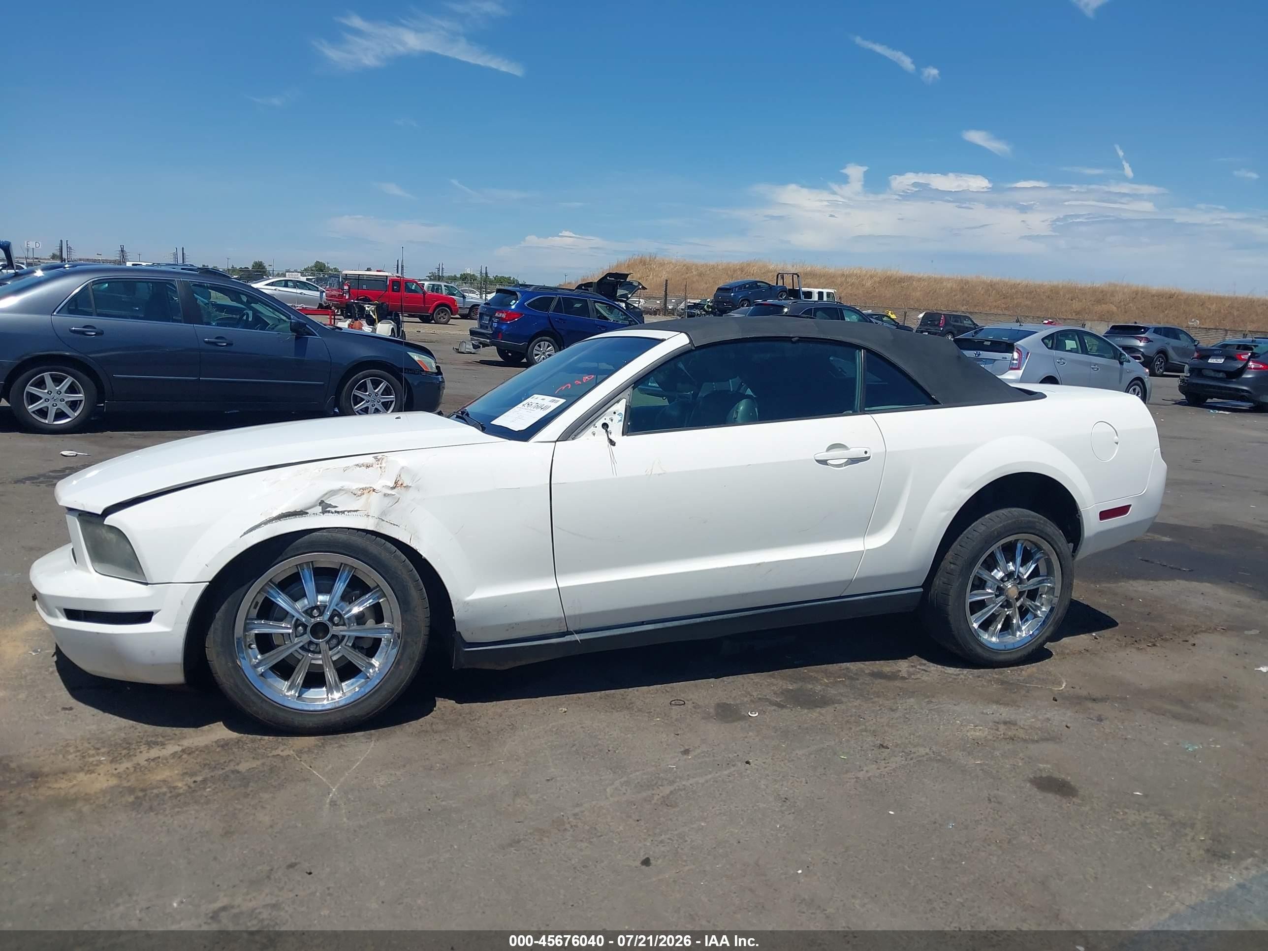 2007 Ford Mustang V6 Deluxe/v6 Premium White vin: 1ZVHT84N375253273
