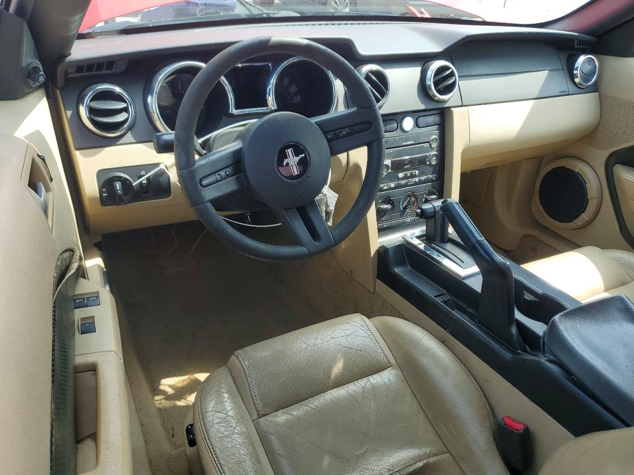 2008 Ford Mustang Red vin: 1ZVHT84N385158147