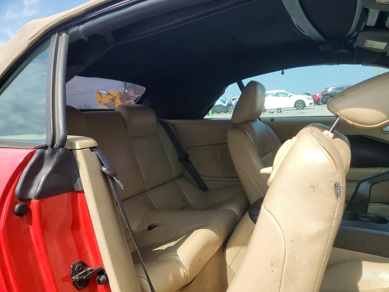 2008 Ford Mustang Red vin: 1ZVHT84N385158147