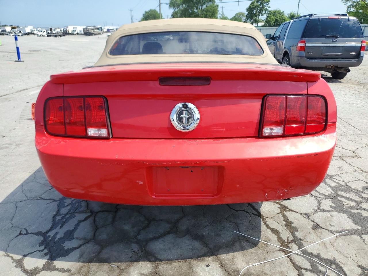 2008 Ford Mustang Red vin: 1ZVHT84N385158147