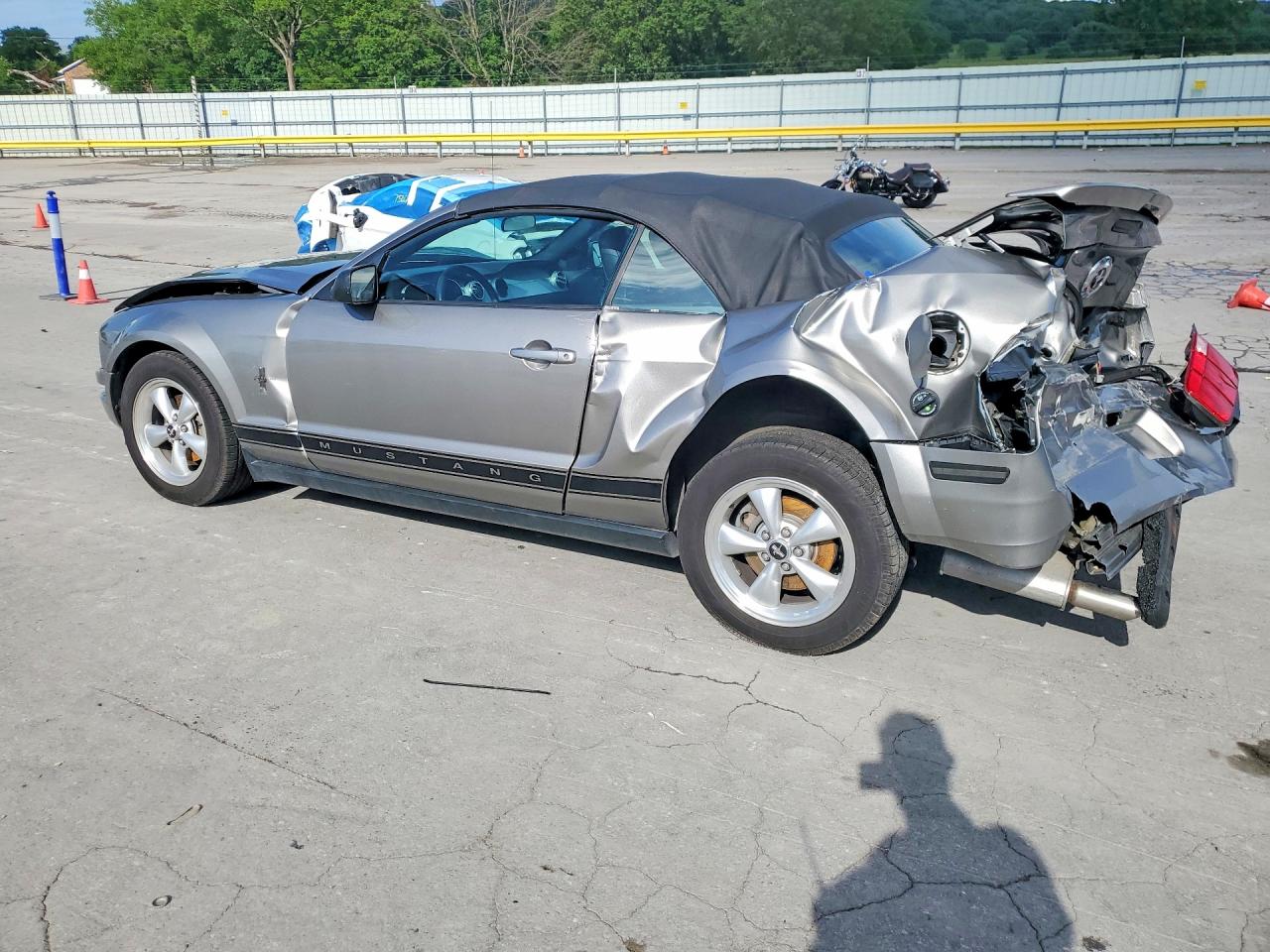 2008 Ford Mustang Silver vin: 1ZVHT84N485159808