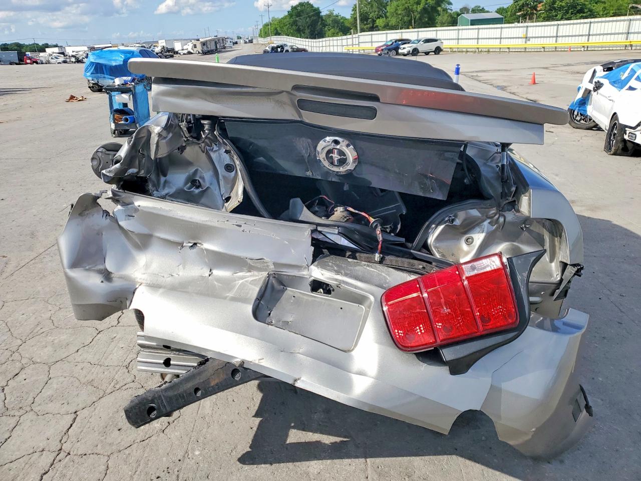 2008 Ford Mustang Silver vin: 1ZVHT84N485159808