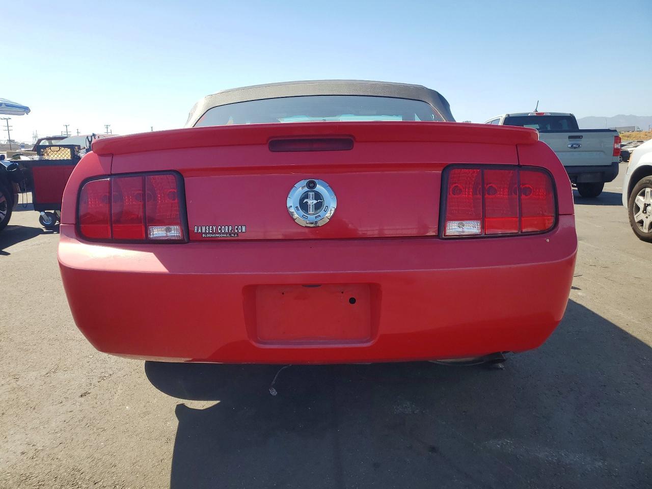 2008 Ford Mustang Red vin: 1ZVHT84N485206934