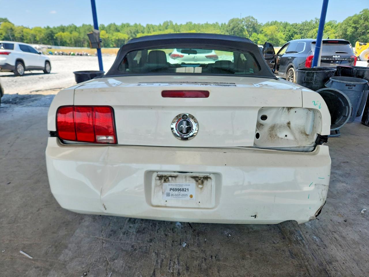 2008 Ford Mustang White vin: 1ZVHT84N585178884