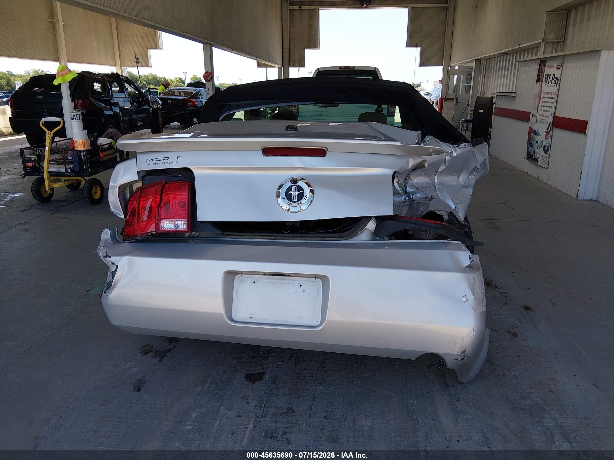 2007 Ford Mustang V6 Deluxe/v6 Premium Silver vin: 1ZVHT84N675324482