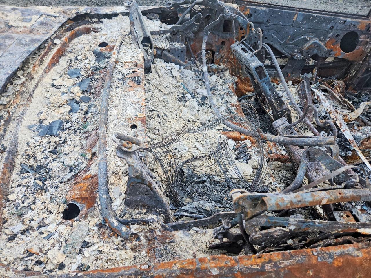 2008 Ford Mustang Burn vin: 1ZVHT84N685127104