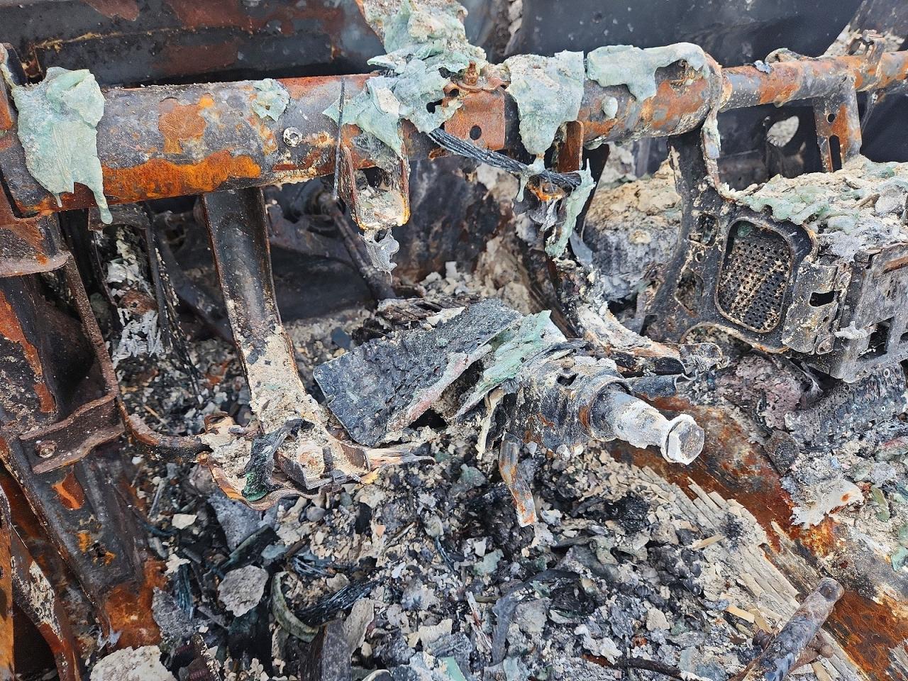 2008 Ford Mustang Burn vin: 1ZVHT84N685127104