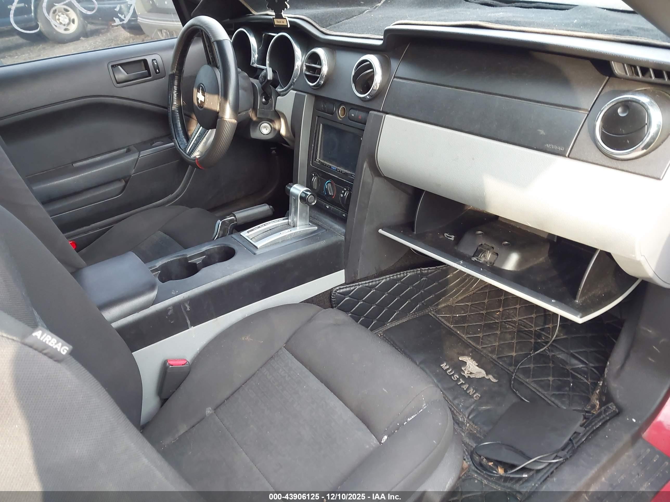 2008 Ford Mustang V6 Deluxe/v6 Premium Красный vin: 1ZVHT84N685188369