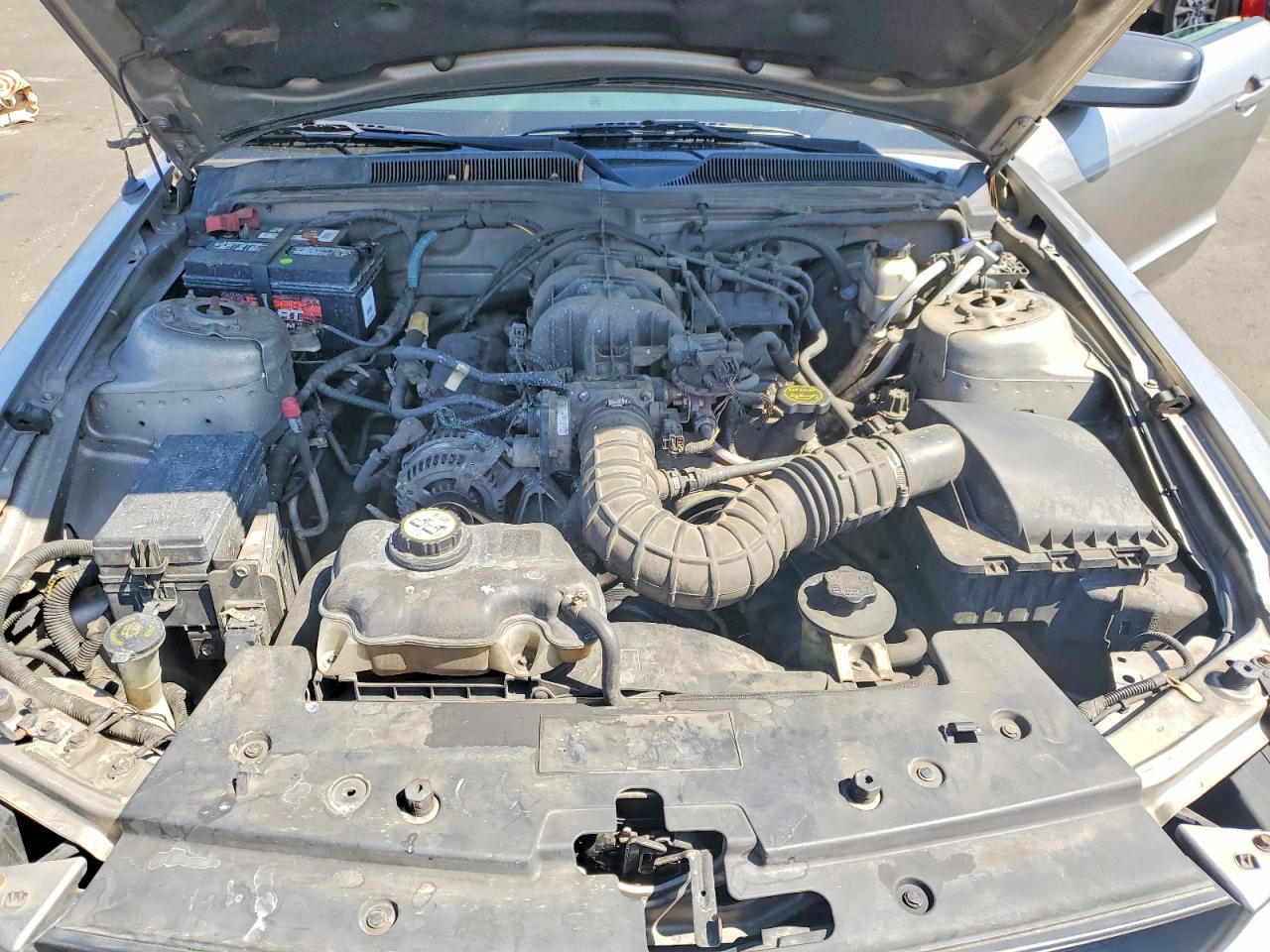 2009 Ford Mustang Silver vin: 1ZVHT84N695112524