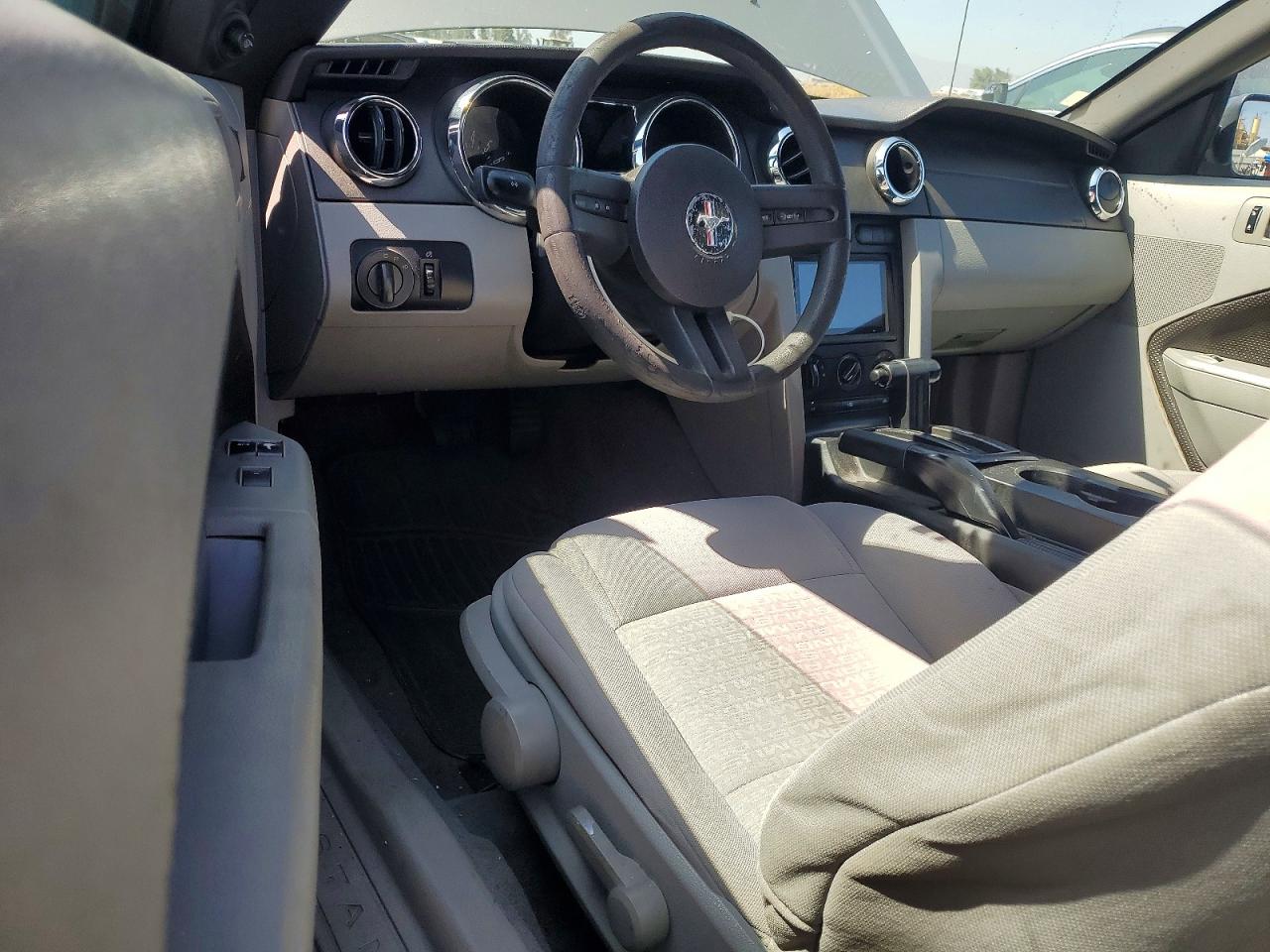 2009 Ford Mustang Silver vin: 1ZVHT84N695112524