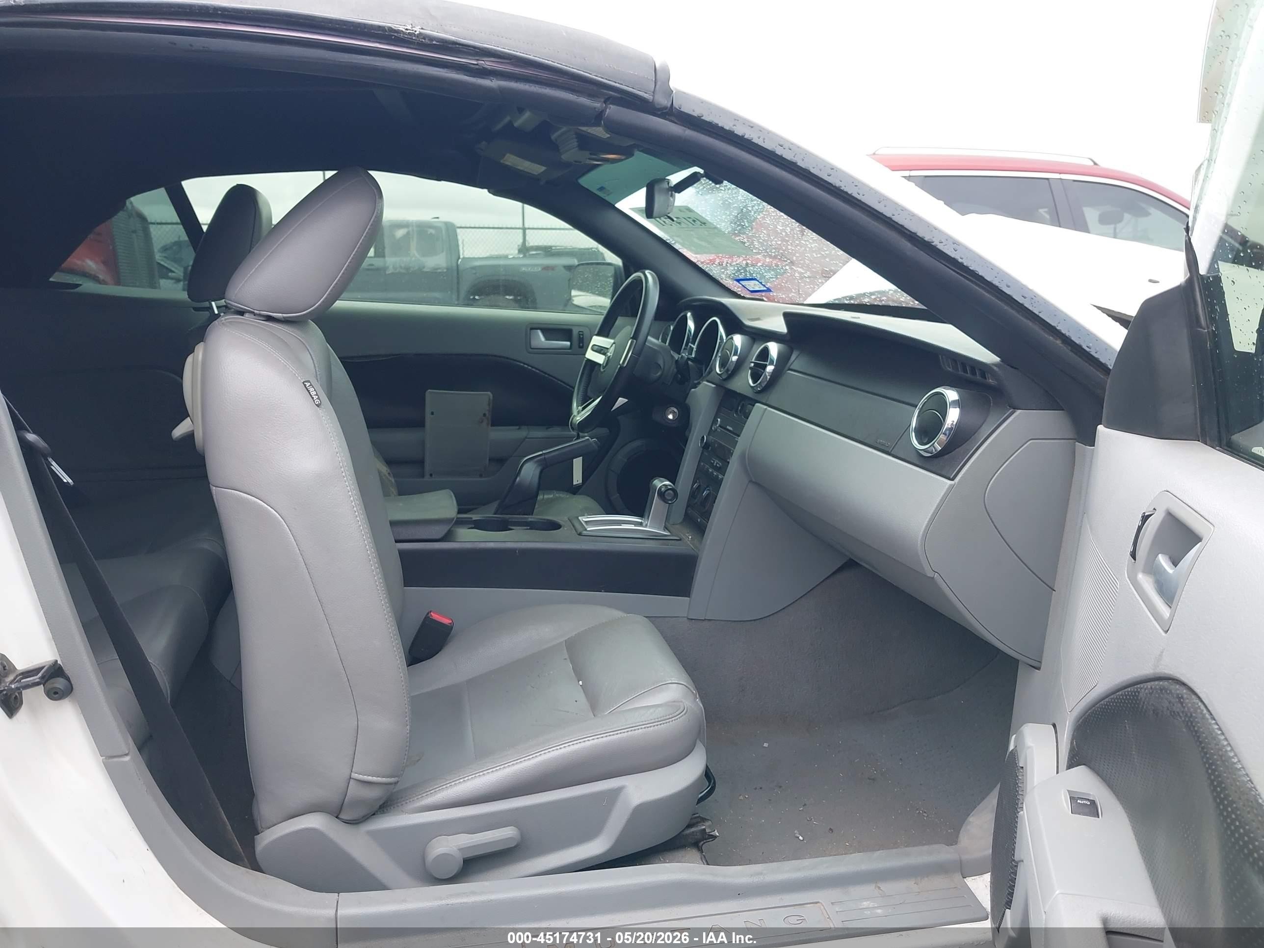 2008 Ford Mustang V6 Deluxe/v6 Premium White vin: 1ZVHT84N785144297