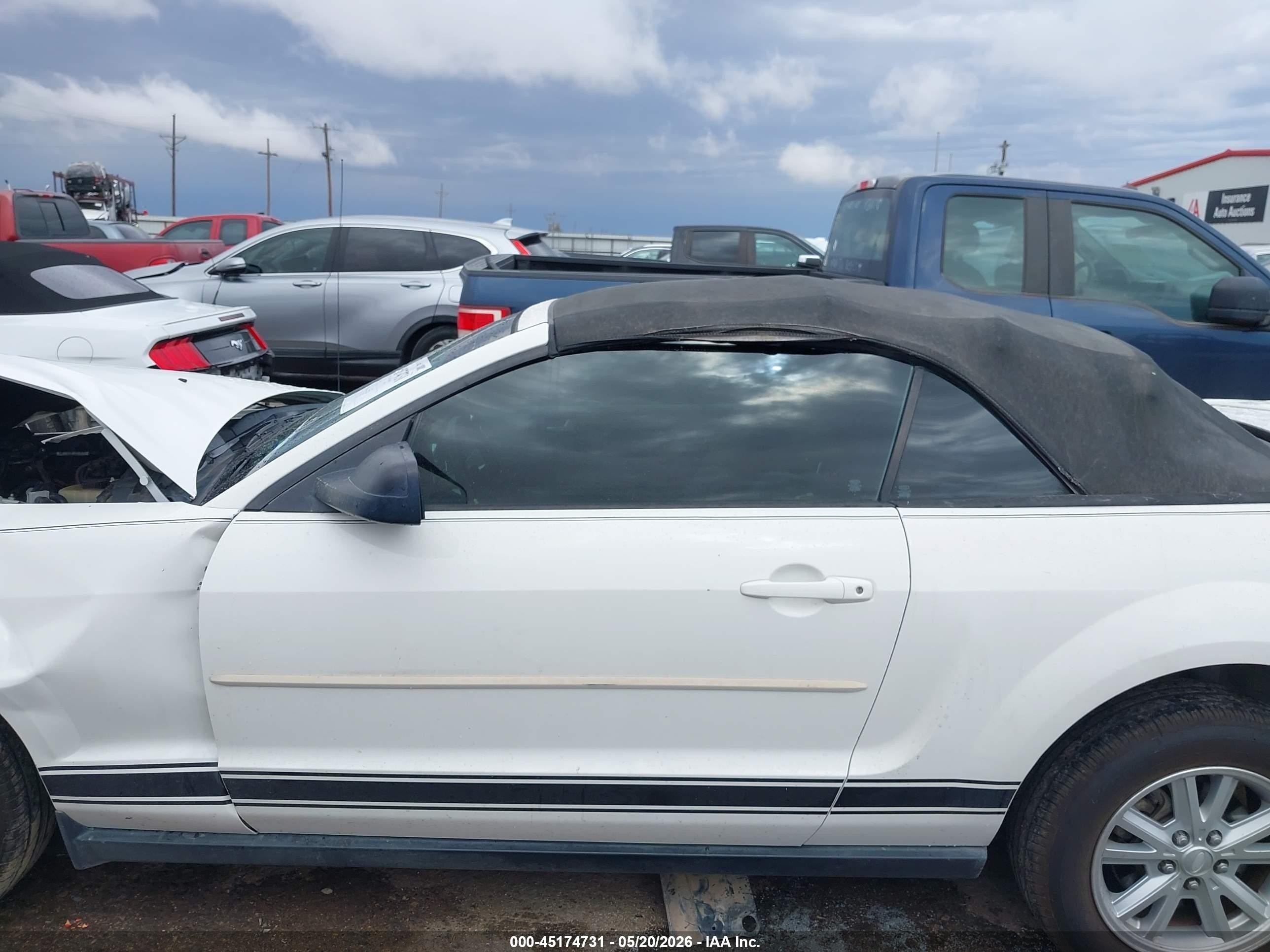 2008 Ford Mustang V6 Deluxe/v6 Premium White vin: 1ZVHT84N785144297