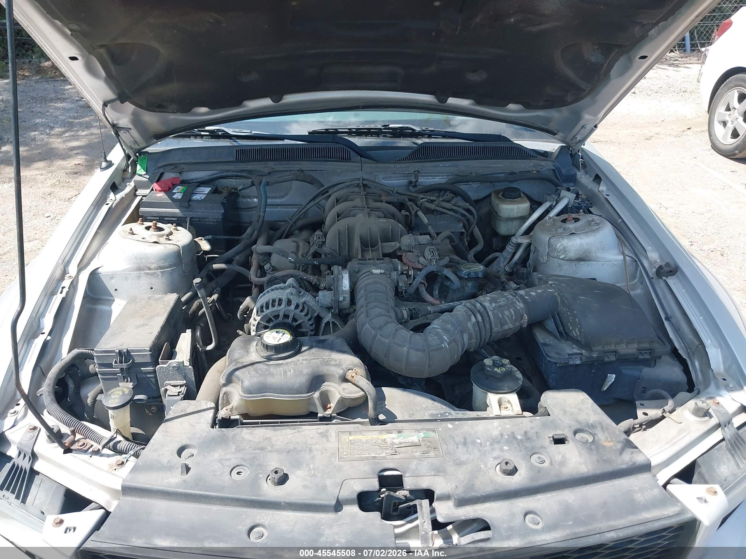 2008 Ford Mustang V6 Deluxe Silver vin: 1ZVHT84N785149421