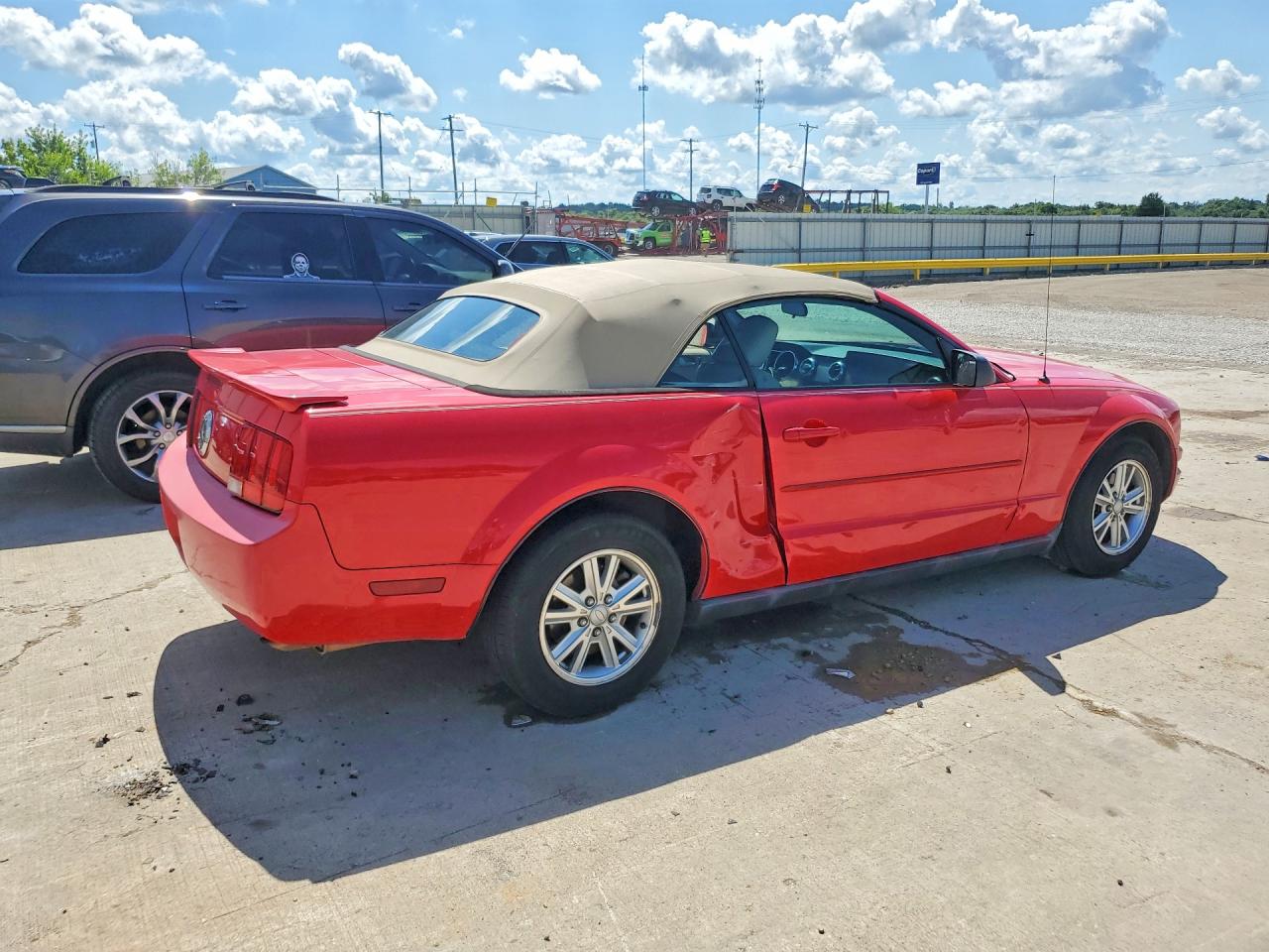 2008 Ford Mustang Красный vin: 1ZVHT84N785155347