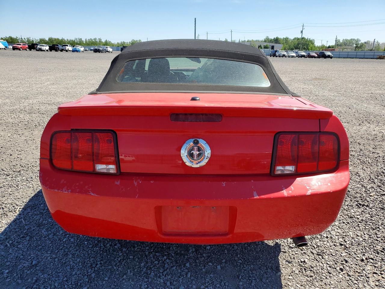2008 Ford Mustang Red vin: 1ZVHT84N985205374
