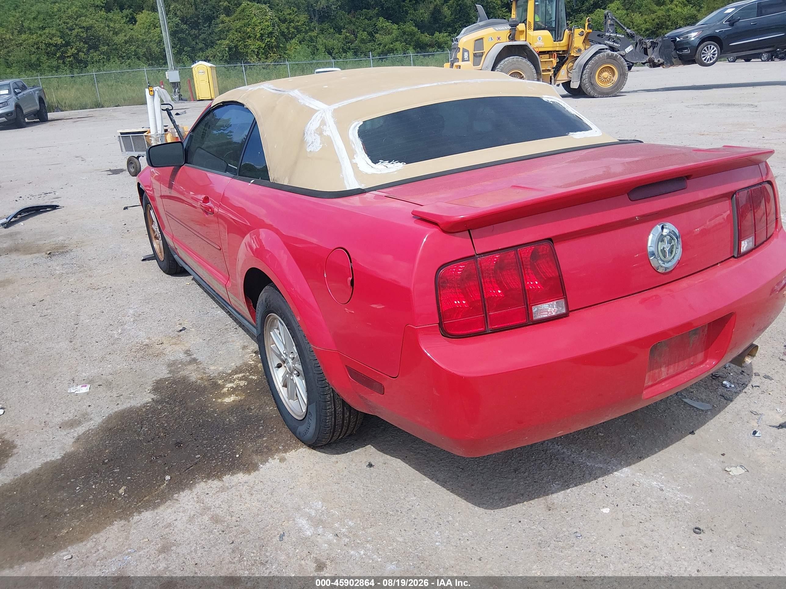2008 Ford Mustang V6 Deluxe Красный vin: 1ZVHT84NX85134721
