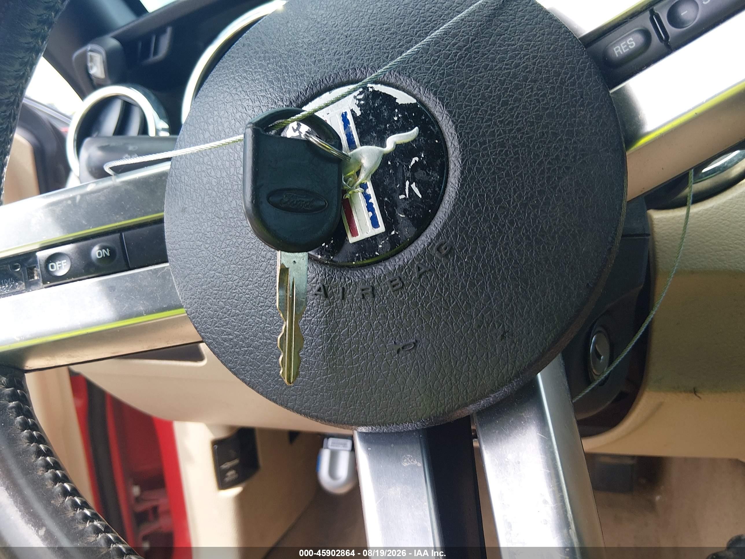 2008 Ford Mustang V6 Deluxe Красный vin: 1ZVHT84NX85134721