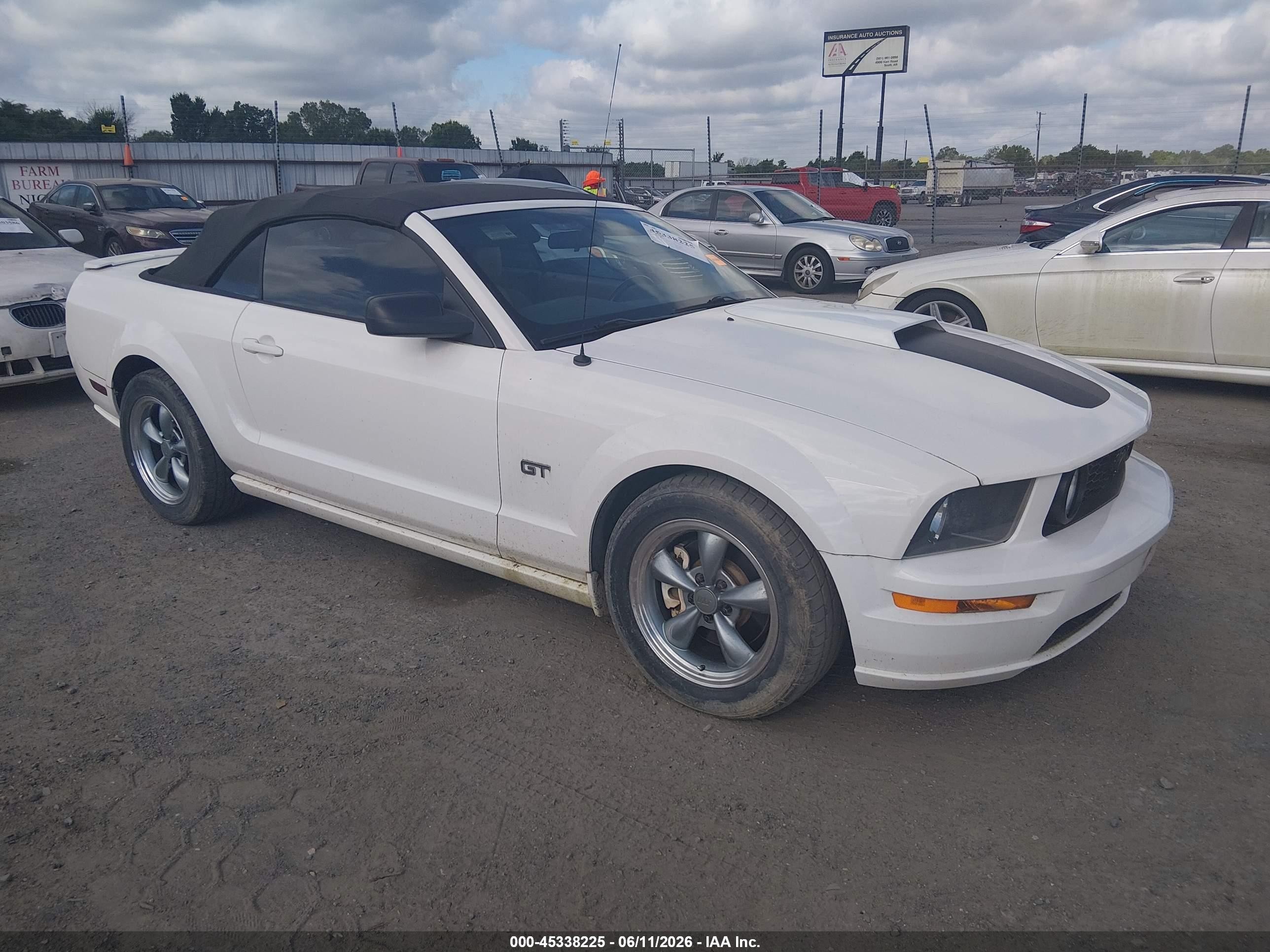 2005 Ford Mustang Gt White vin: 1ZVHT85H055105426