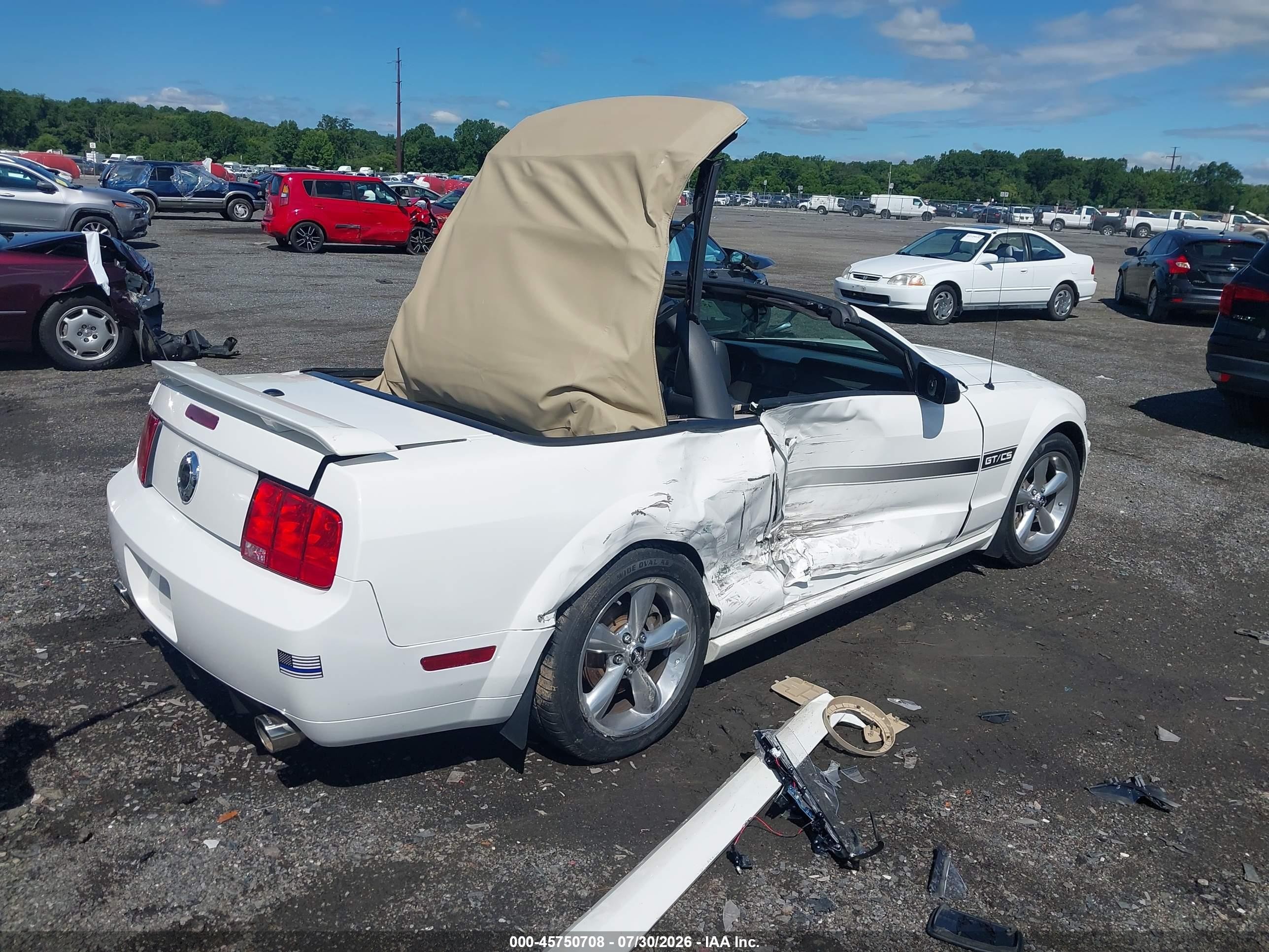 2007 Ford Mustang Gt White vin: 1ZVHT85H275334340