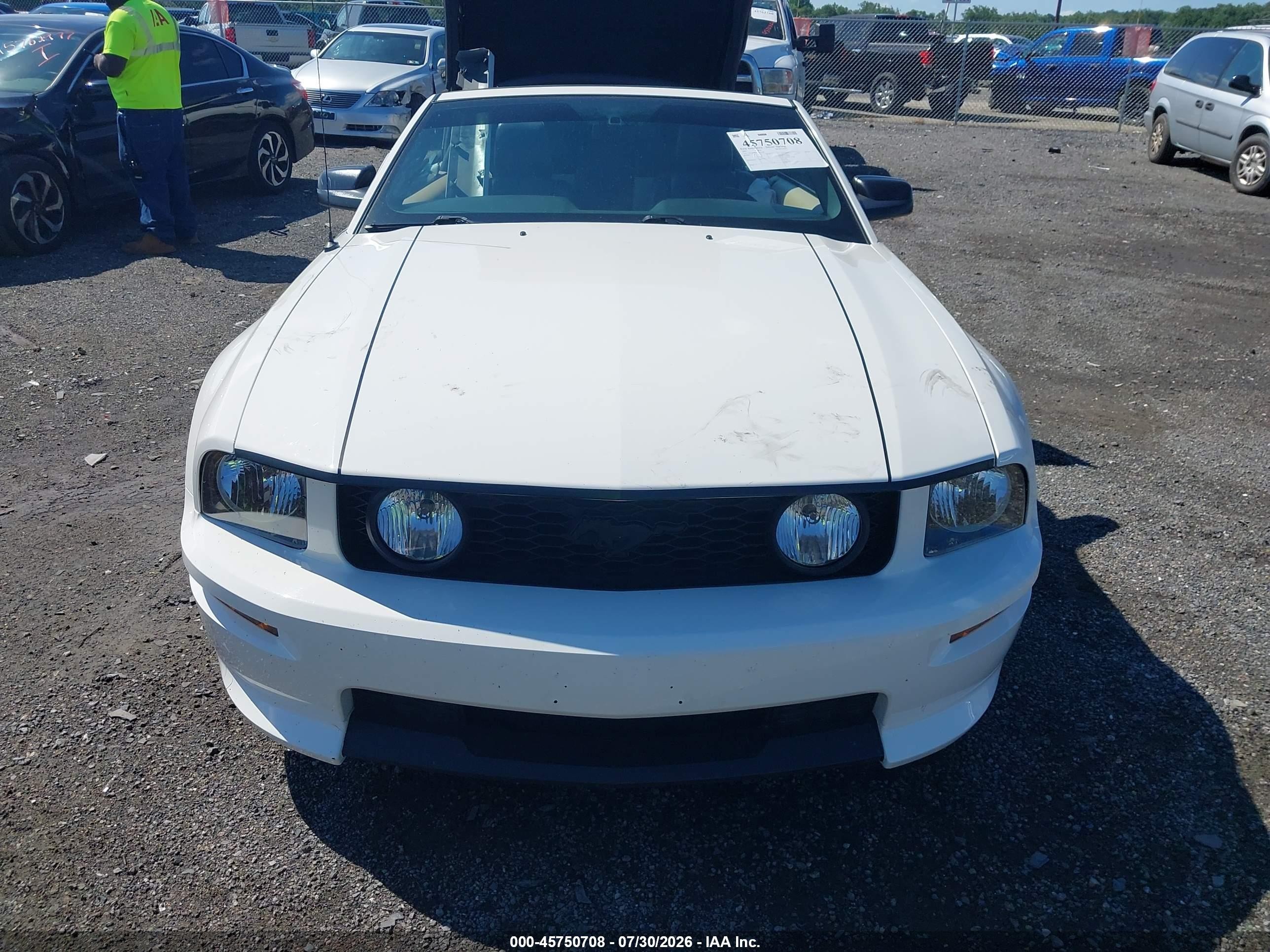 2007 Ford Mustang Gt White vin: 1ZVHT85H275334340