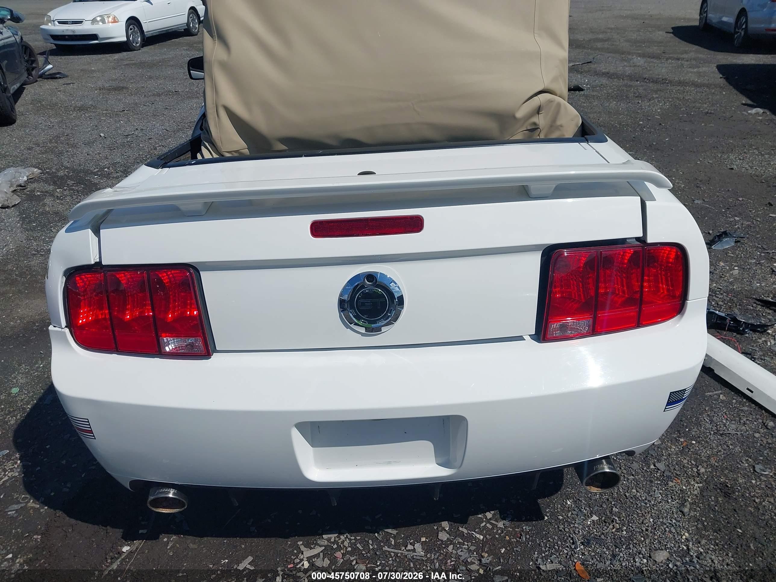 2007 Ford Mustang Gt White vin: 1ZVHT85H275334340