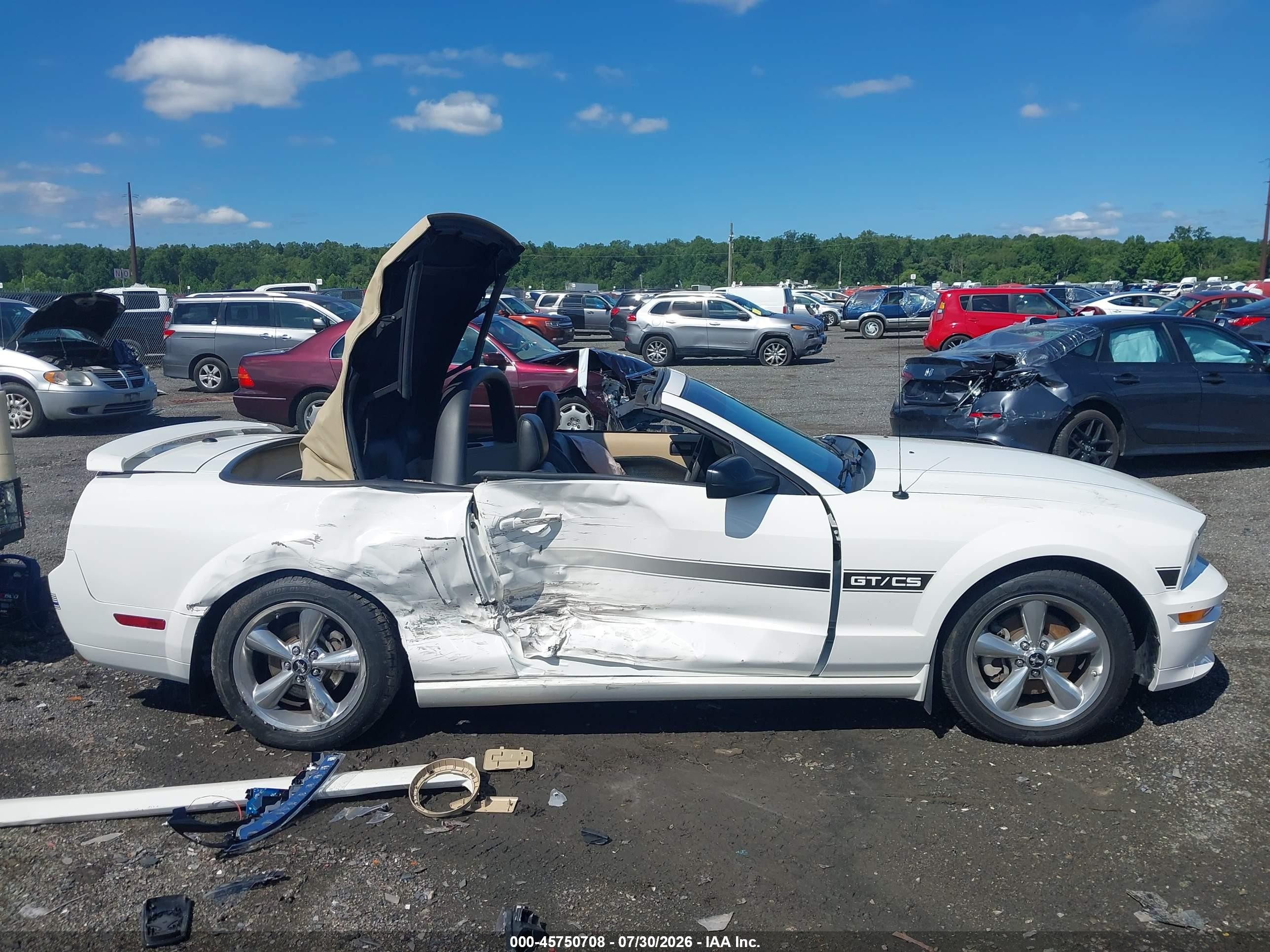 2007 Ford Mustang Gt White vin: 1ZVHT85H275334340