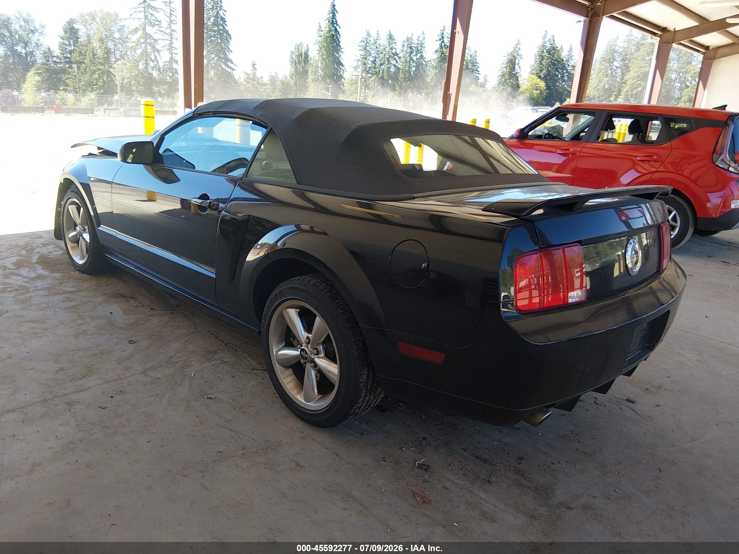 2007 Ford Mustang Gt Deluxe/gt Premium Черный vin: 1ZVHT85H375239365