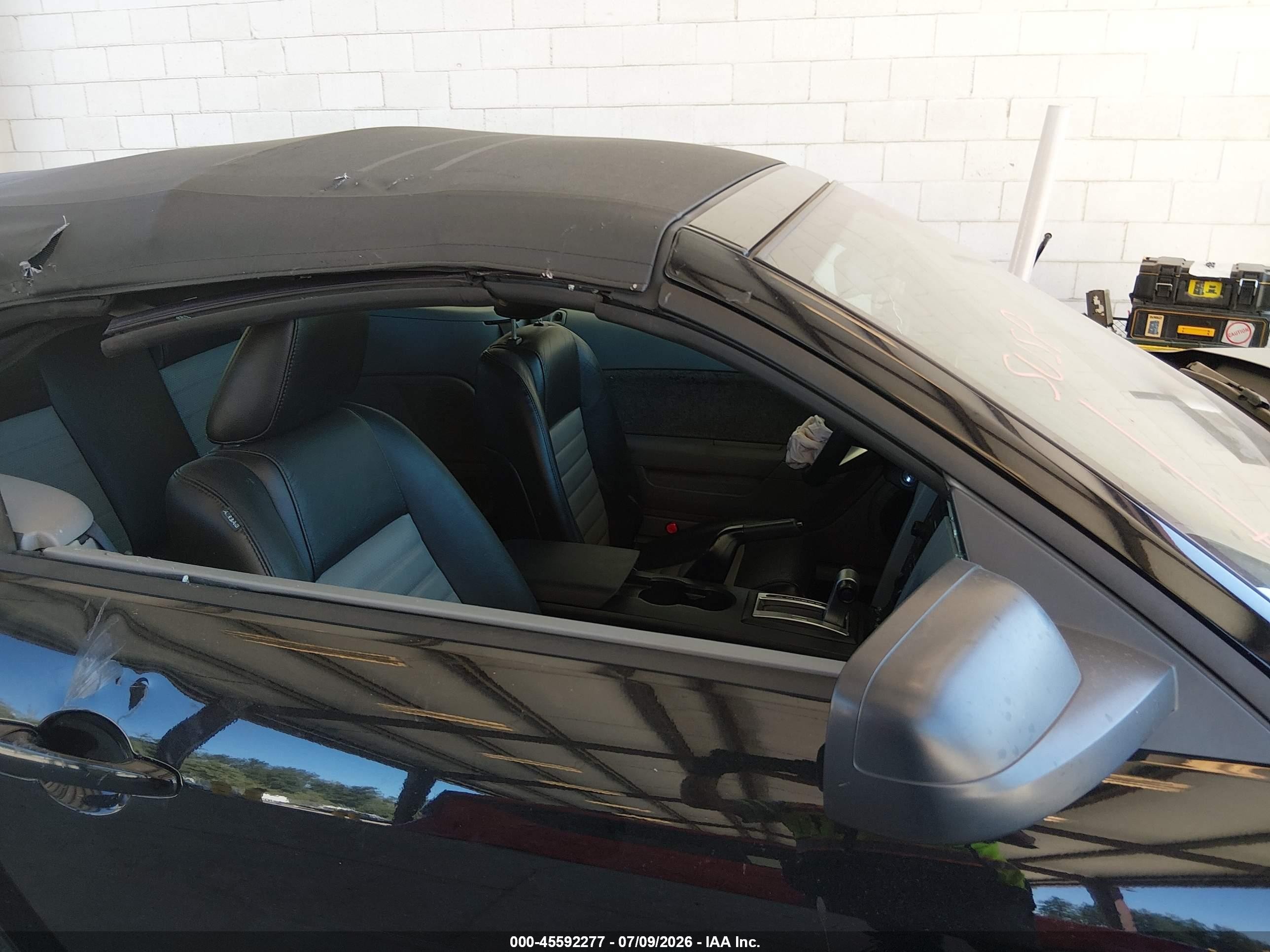 2007 Ford Mustang Gt Deluxe/gt Premium Черный vin: 1ZVHT85H375239365