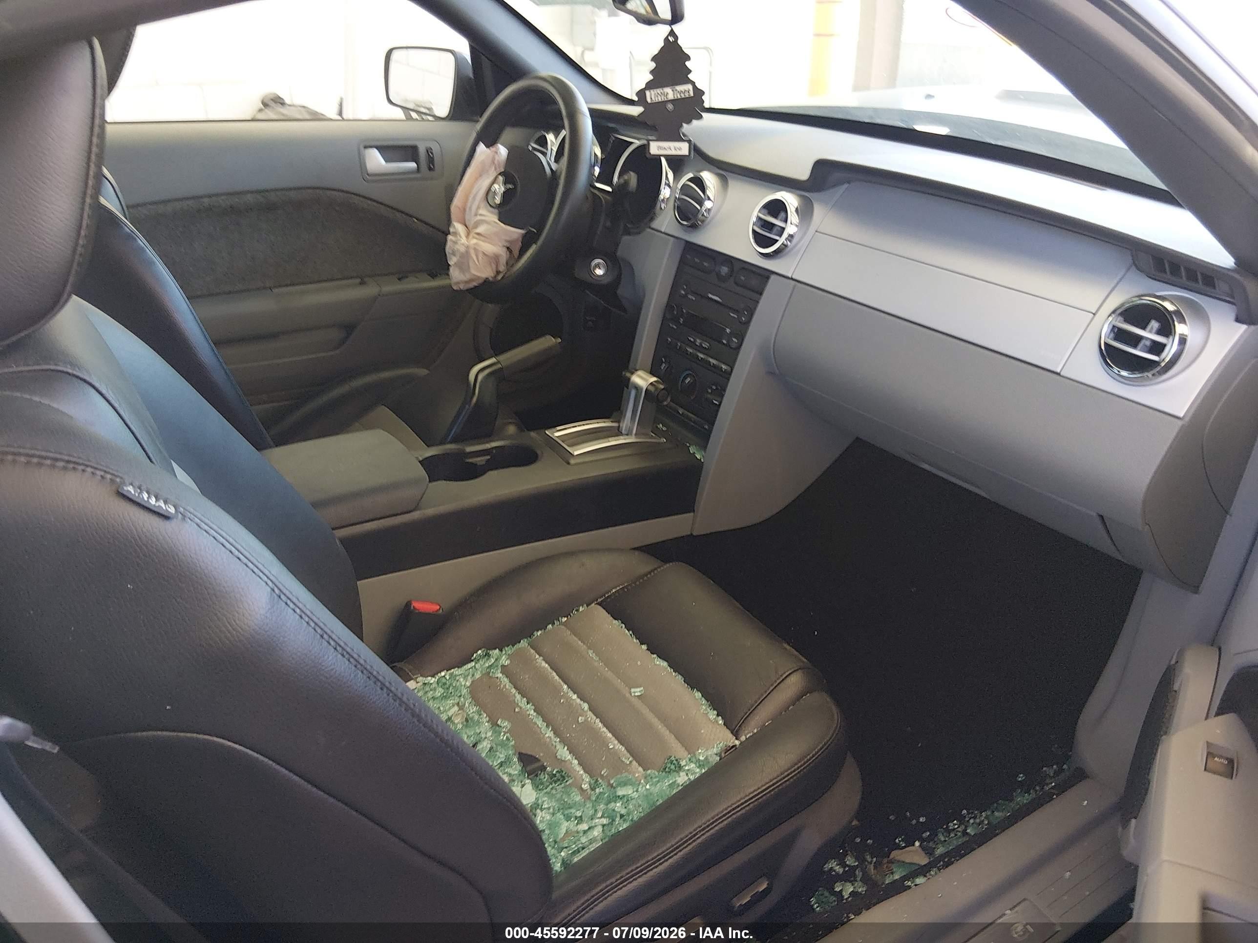 2007 Ford Mustang Gt Deluxe/gt Premium Черный vin: 1ZVHT85H375239365