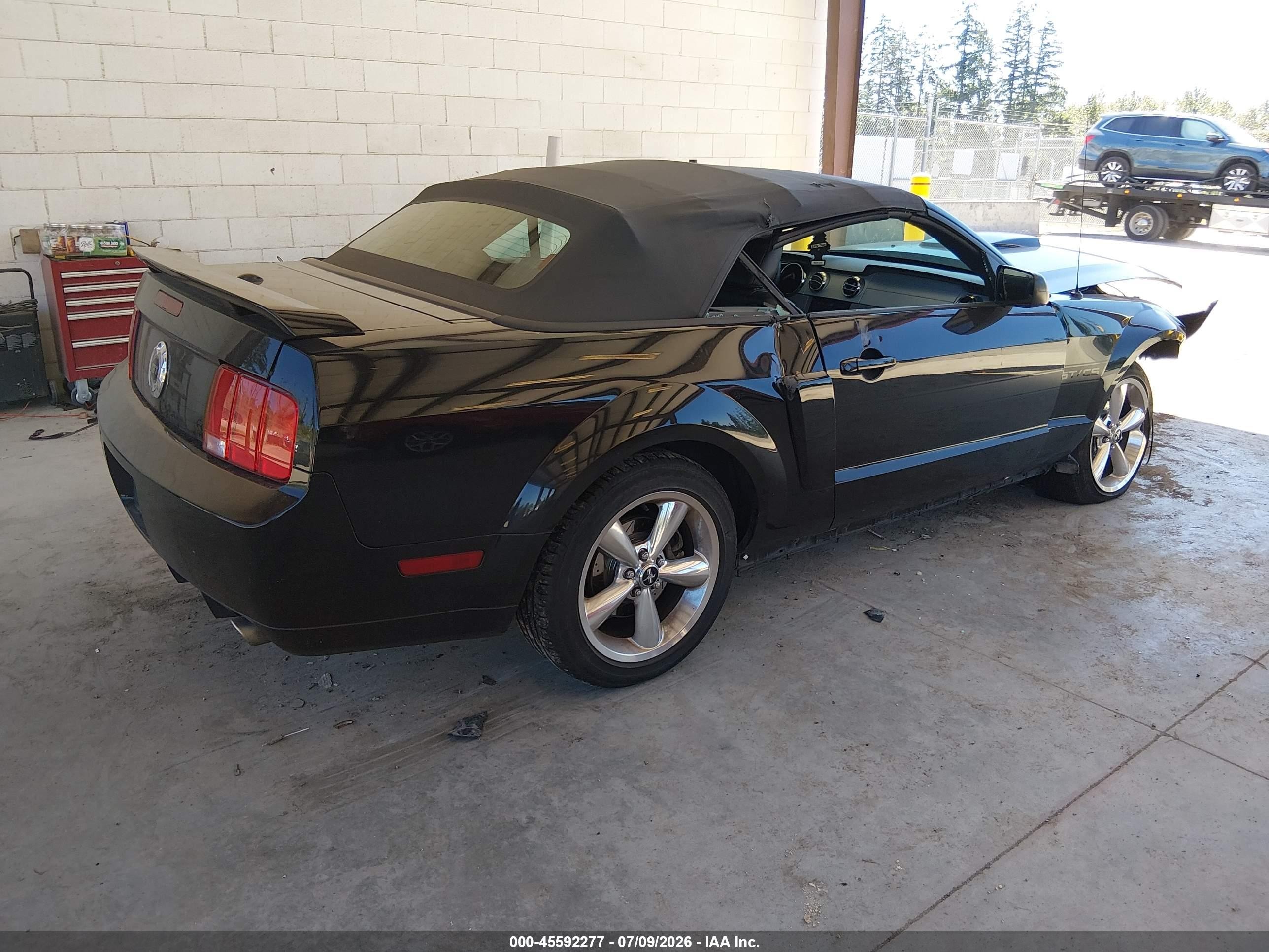 2007 Ford Mustang Gt Deluxe/gt Premium Черный vin: 1ZVHT85H375239365