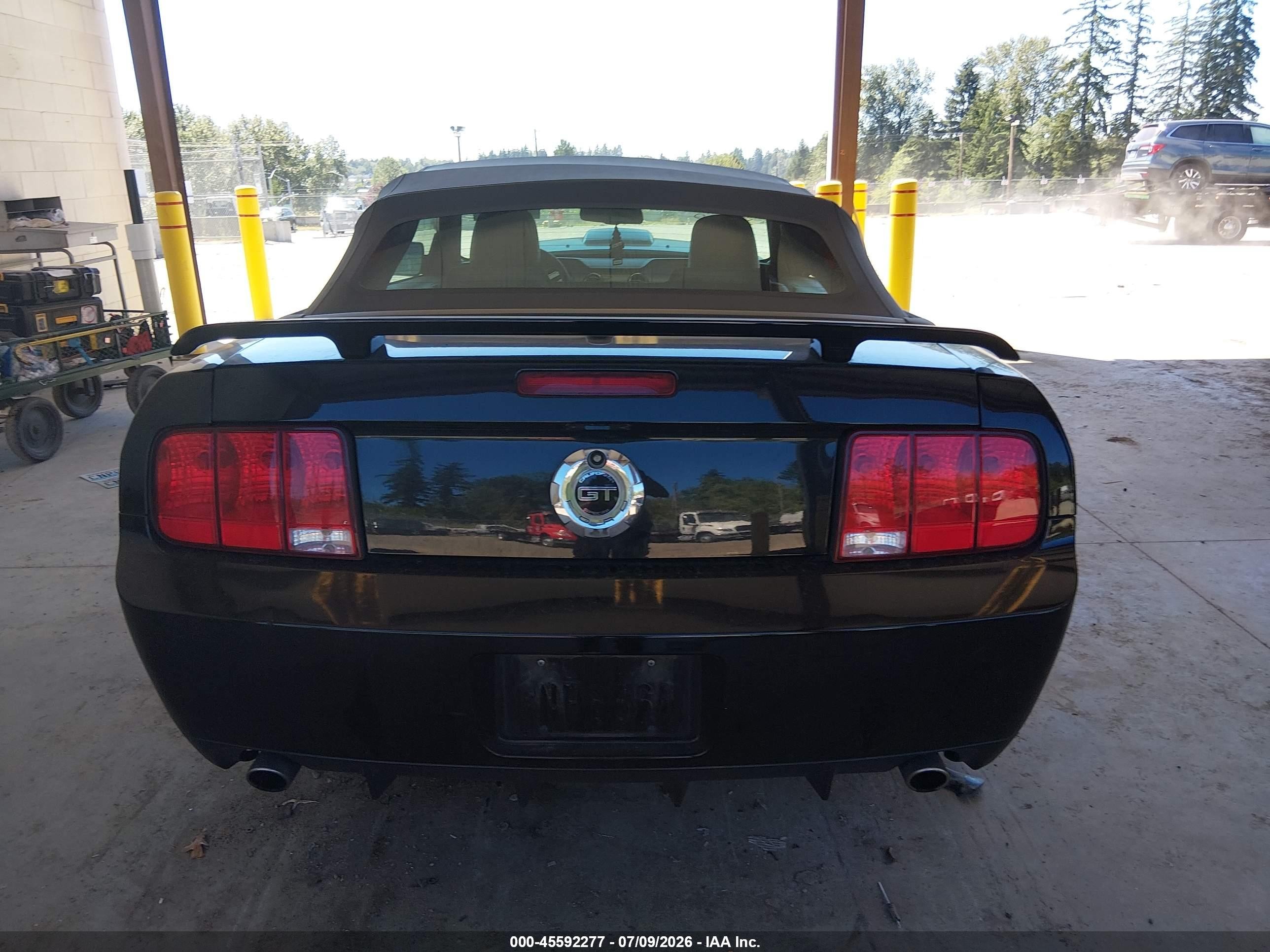 2007 Ford Mustang Gt Deluxe/gt Premium Черный vin: 1ZVHT85H375239365