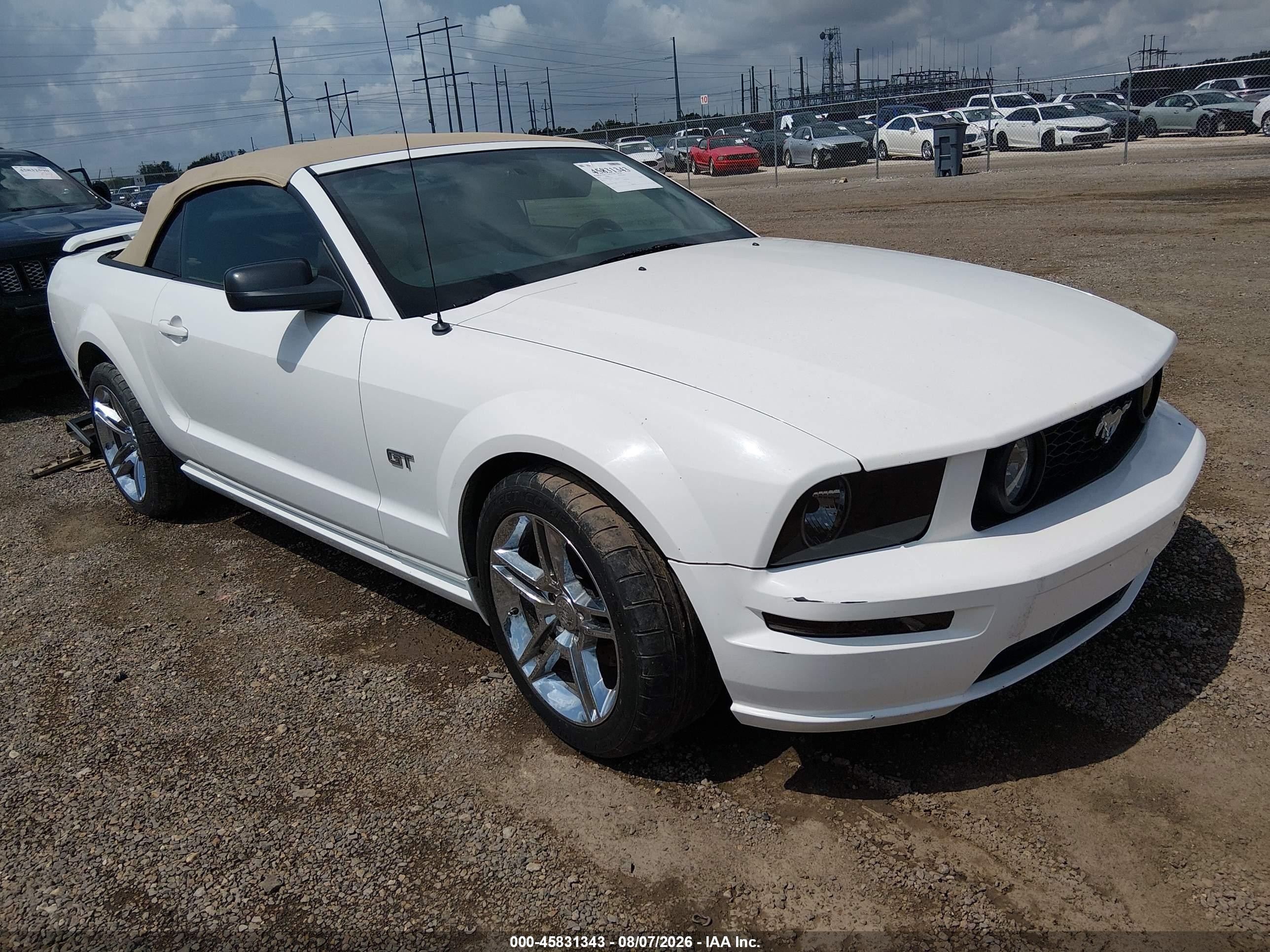 2005 Ford Mustang Gt White vin: 1ZVHT85H455203567