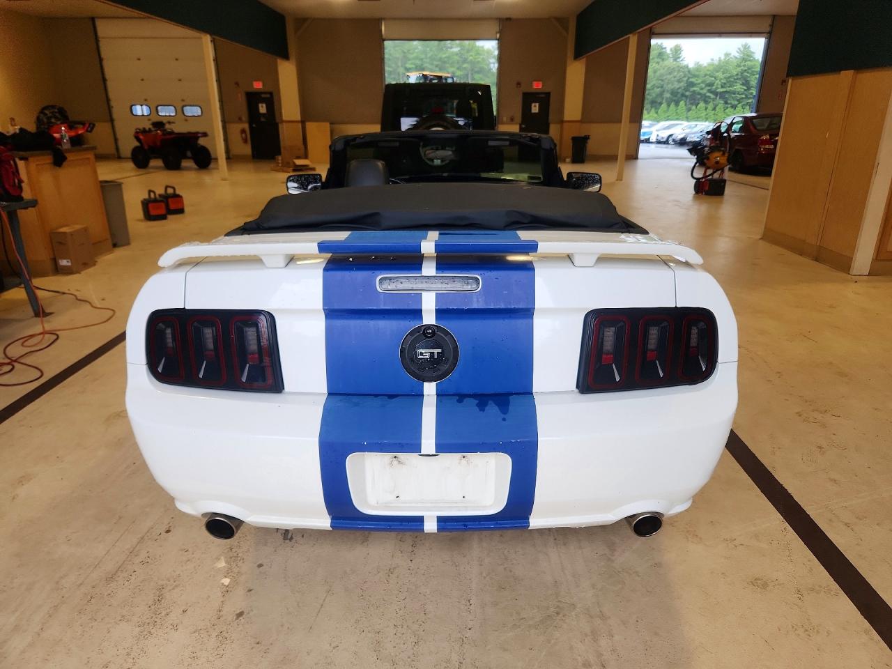 2005 Ford Mustang Gt White vin: 1ZVHT85H555196094