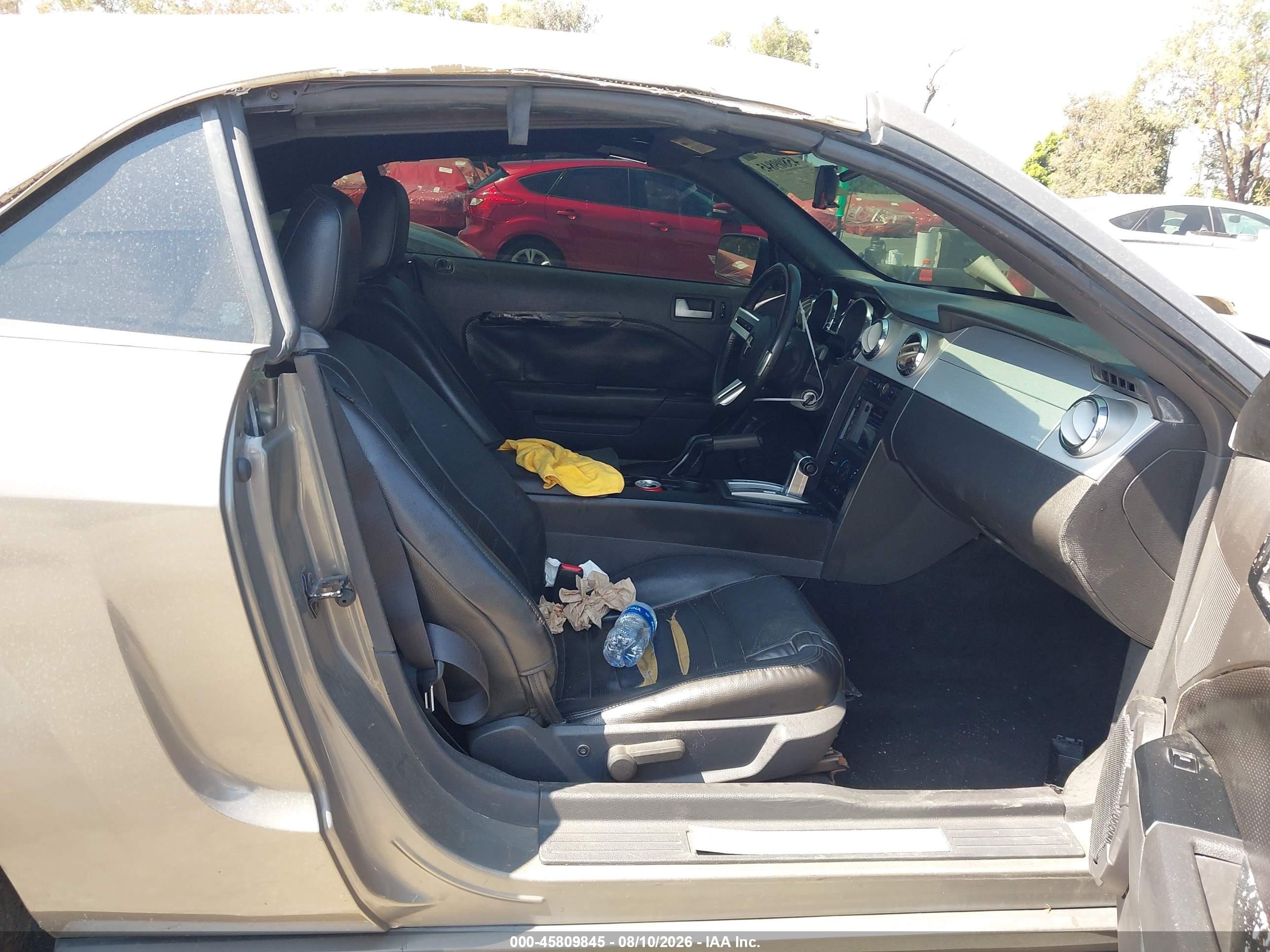 2005 Ford Mustang Gt Gold vin: 1ZVHT85H555201066