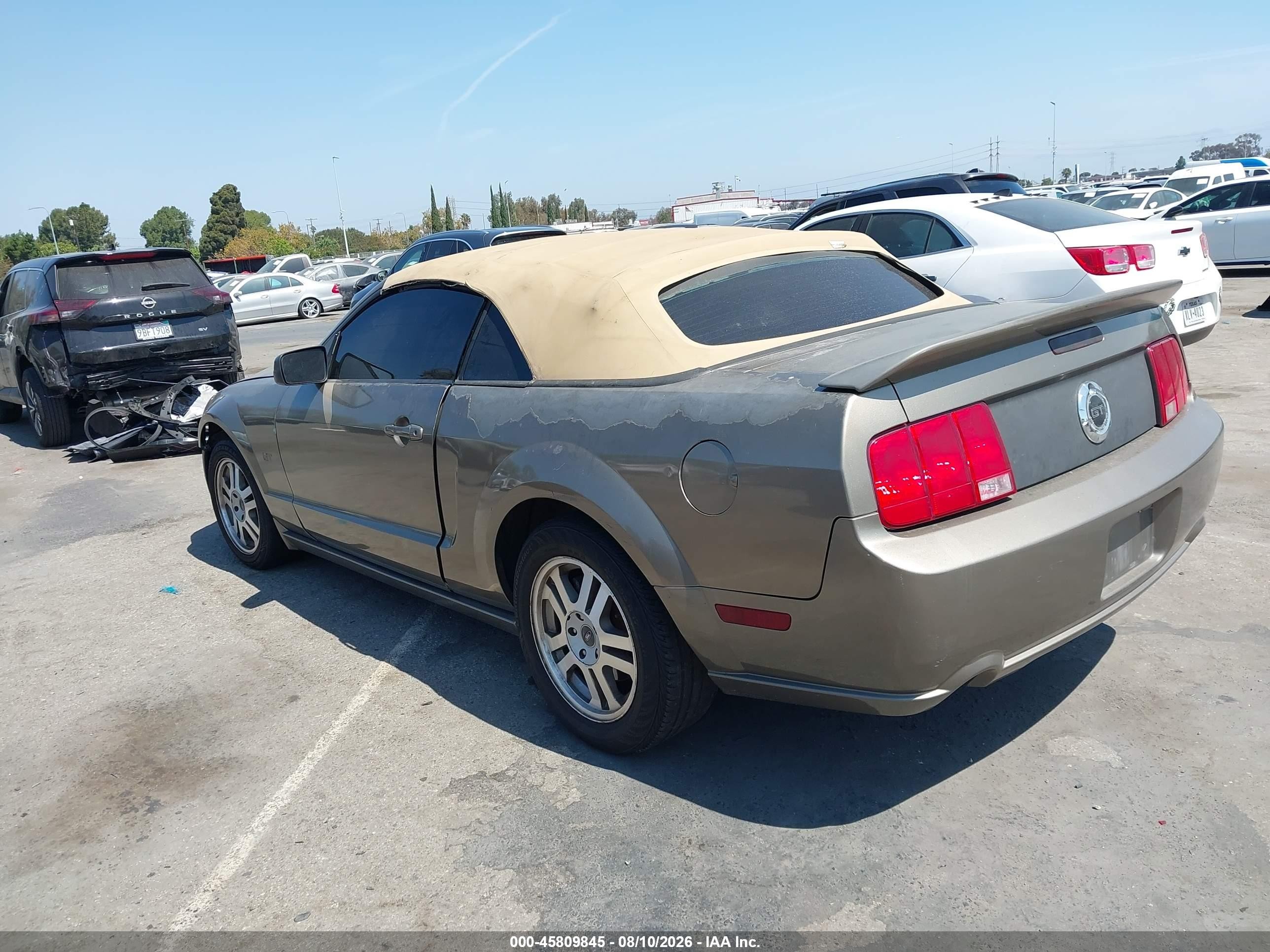 2005 Ford Mustang Gt Gold vin: 1ZVHT85H555201066