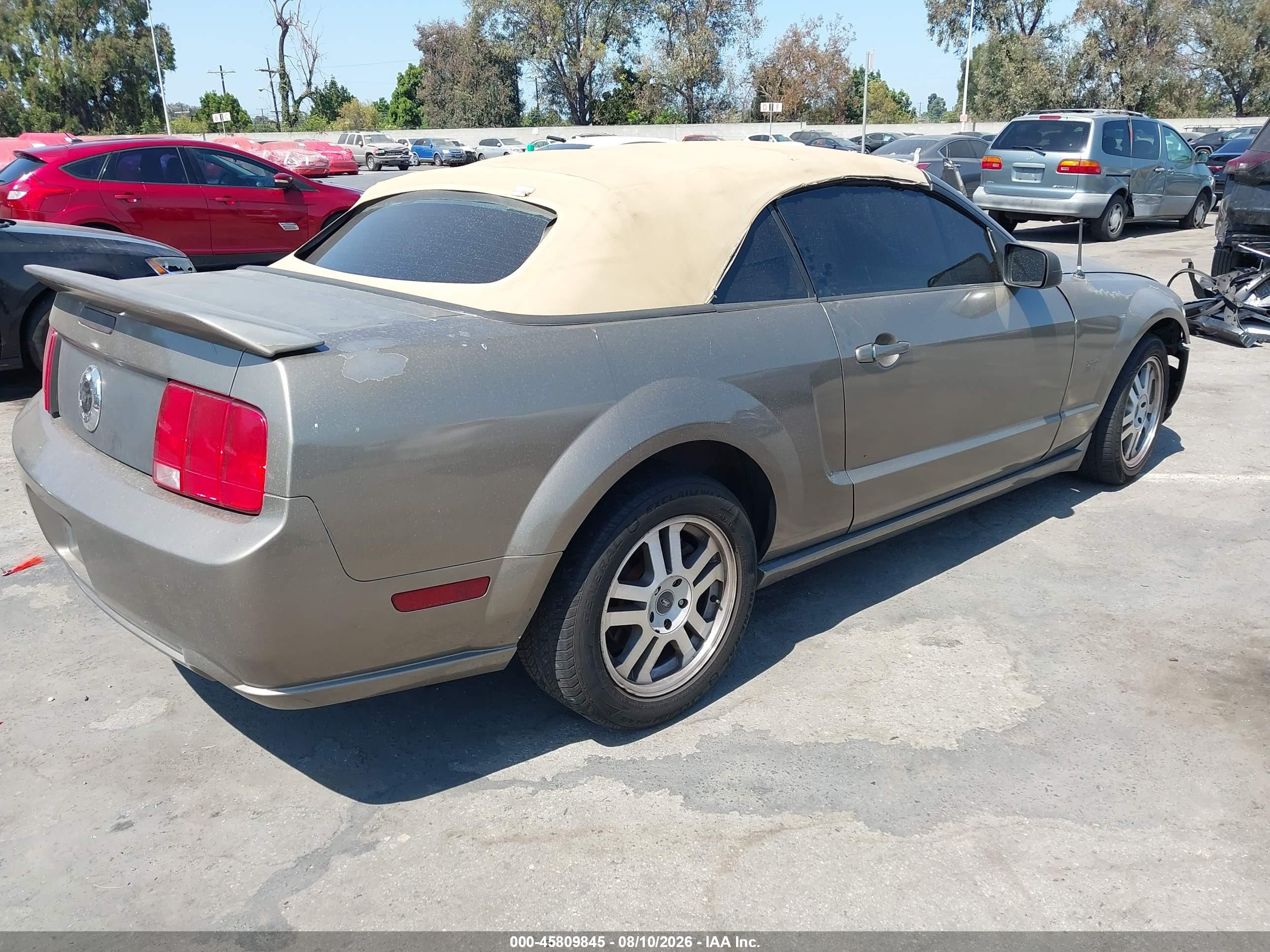 2005 Ford Mustang Gt Gold vin: 1ZVHT85H555201066