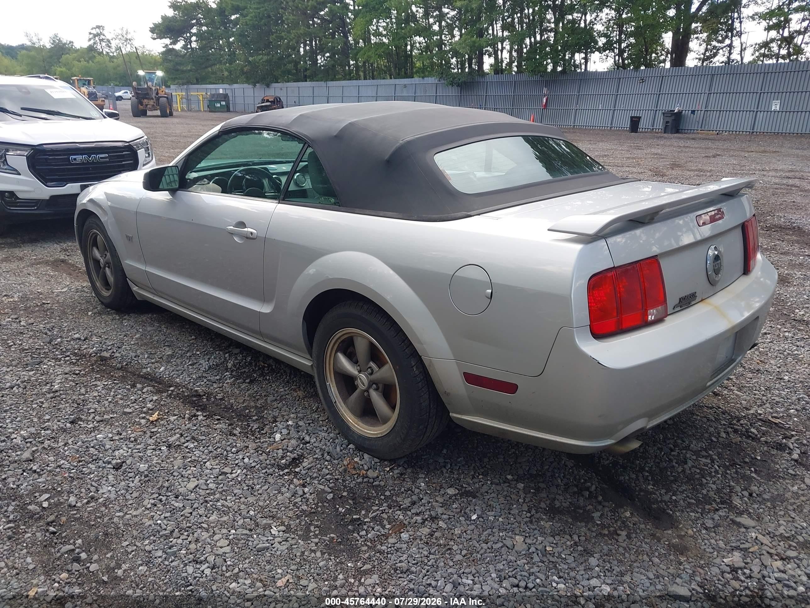 2005 Ford Mustang Gt Silver vin: 1ZVHT85H555236206