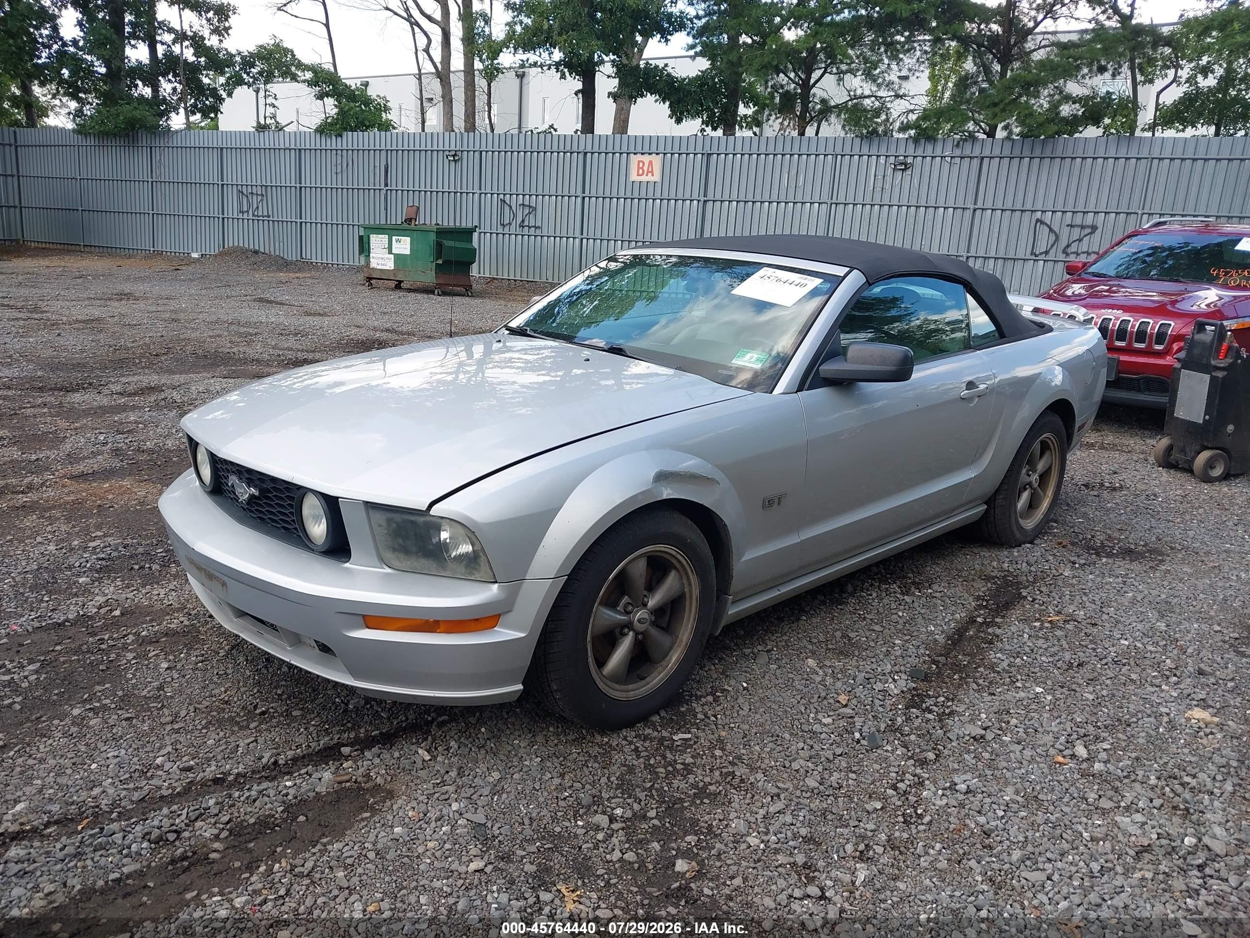 2005 Ford Mustang Gt Silver vin: 1ZVHT85H555236206