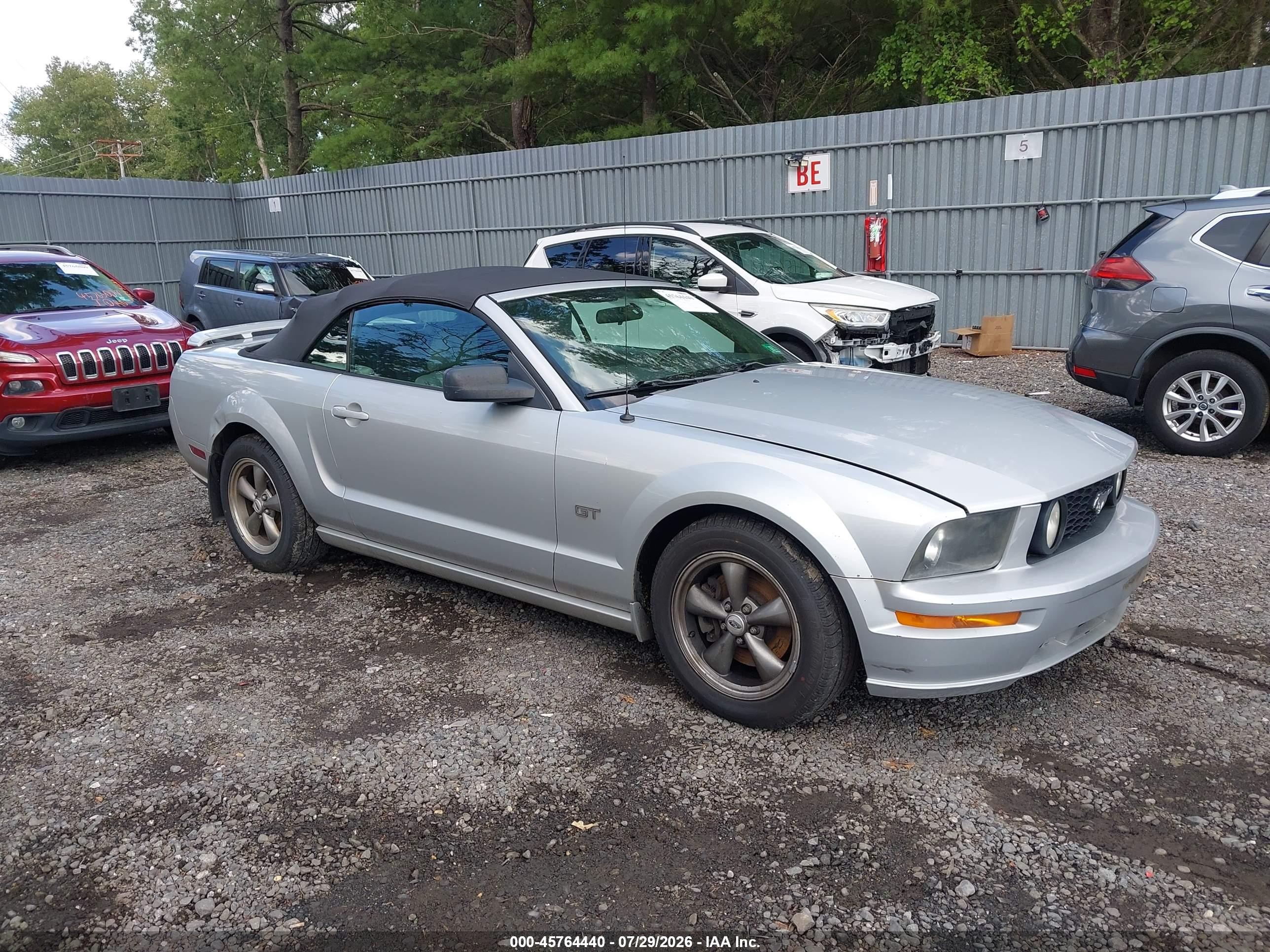2005 Ford Mustang Gt Silver vin: 1ZVHT85H555236206