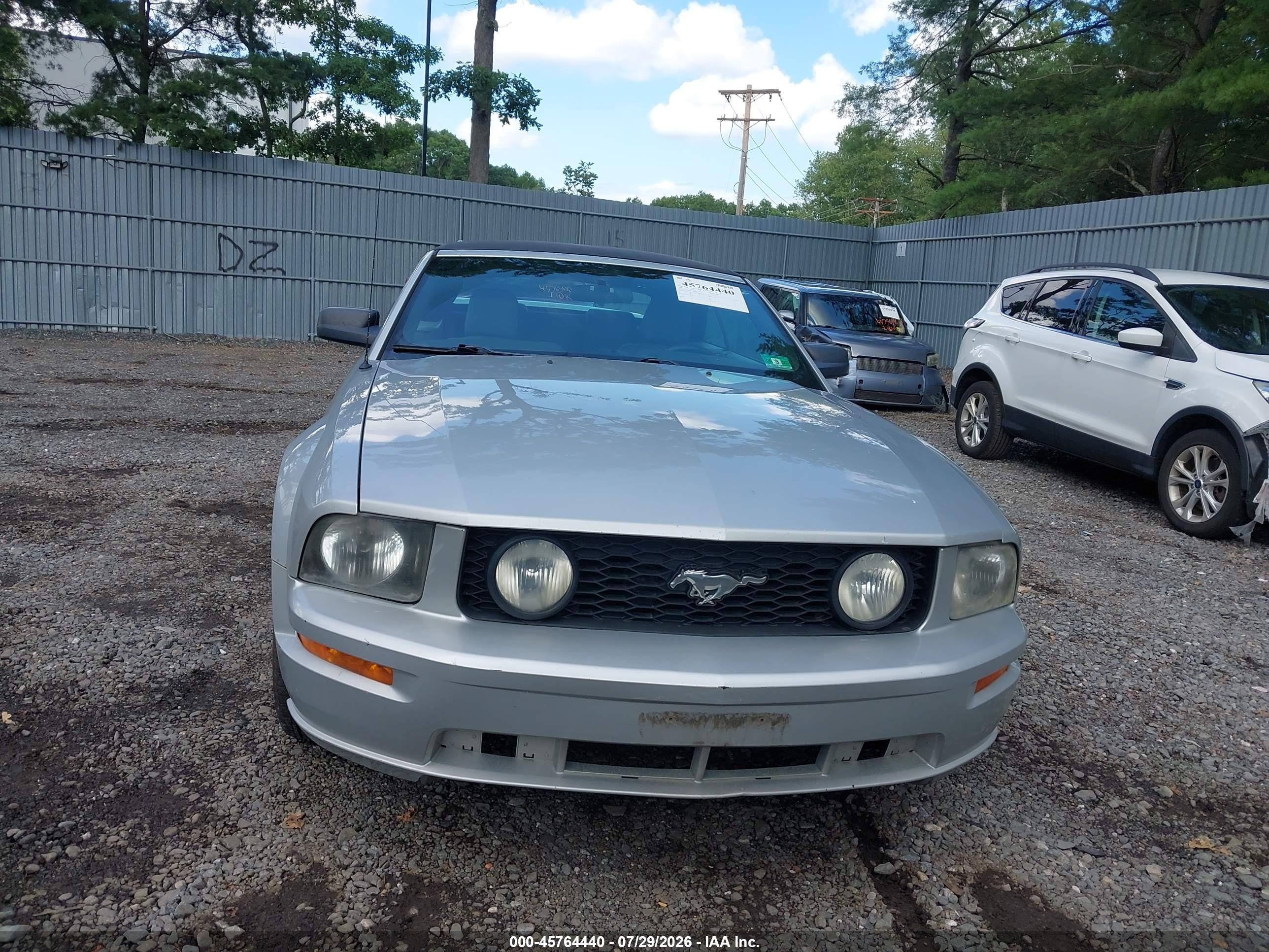 2005 Ford Mustang Gt Silver vin: 1ZVHT85H555236206