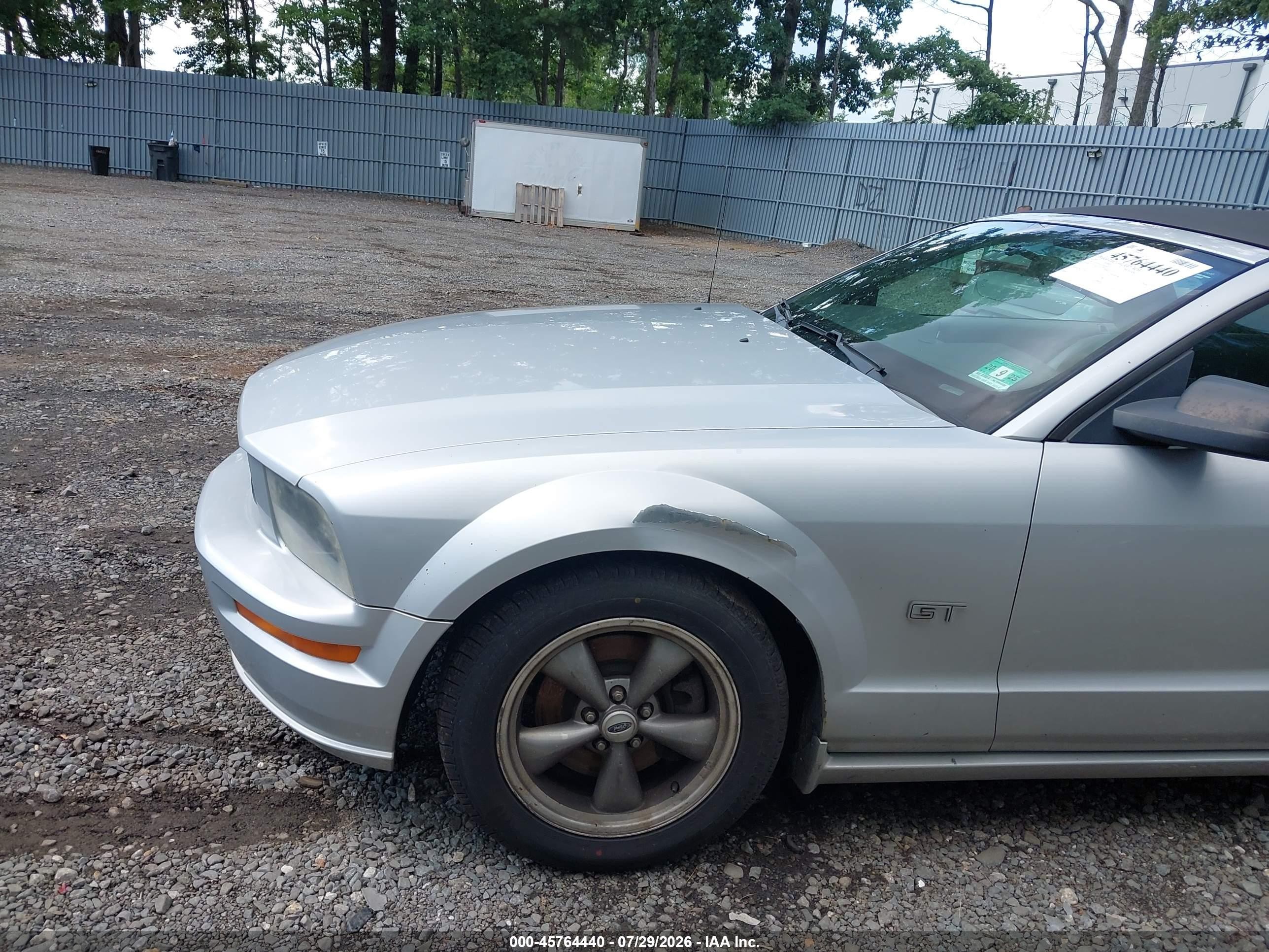 2005 Ford Mustang Gt Silver vin: 1ZVHT85H555236206