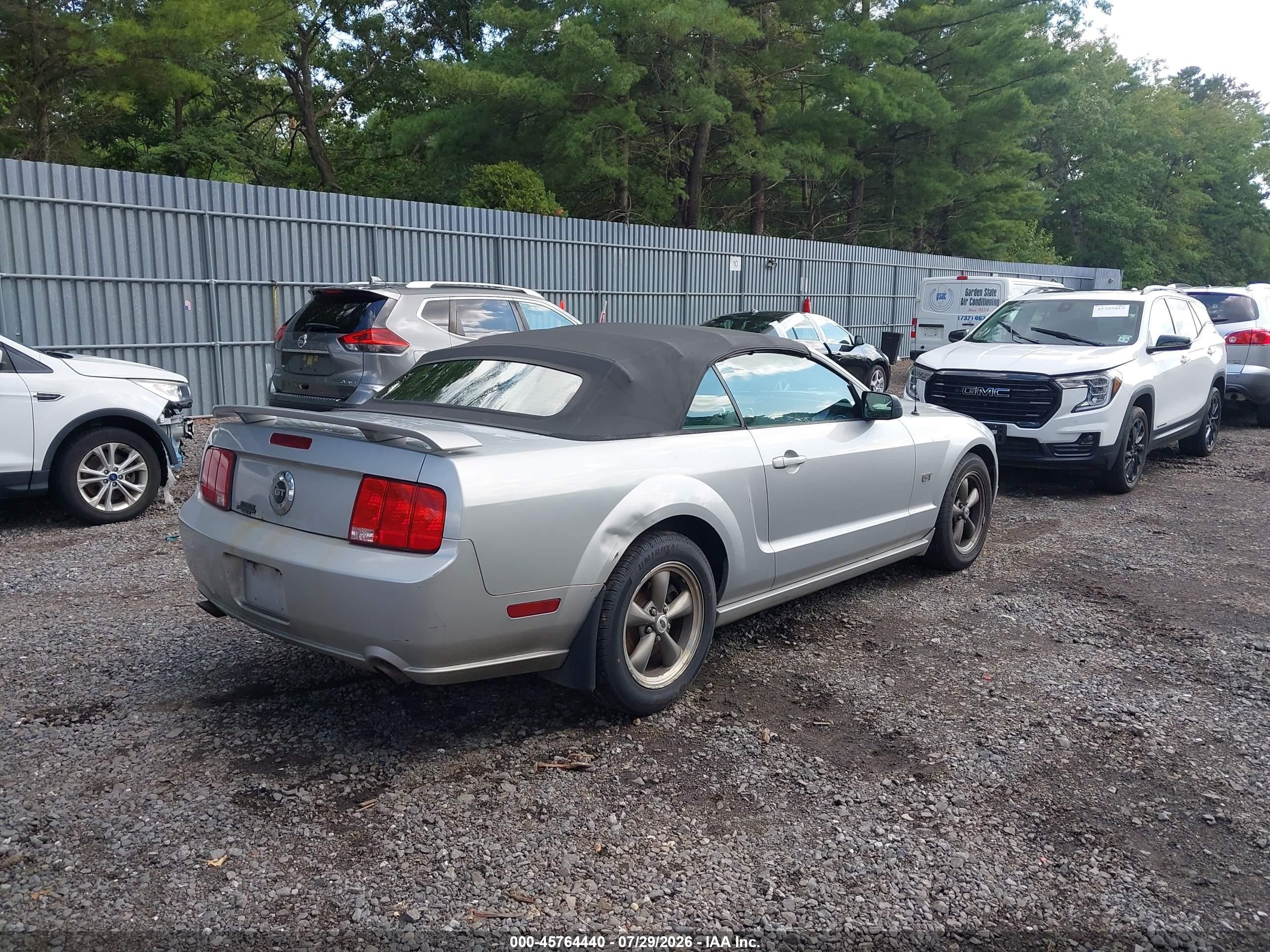 2005 Ford Mustang Gt Silver vin: 1ZVHT85H555236206
