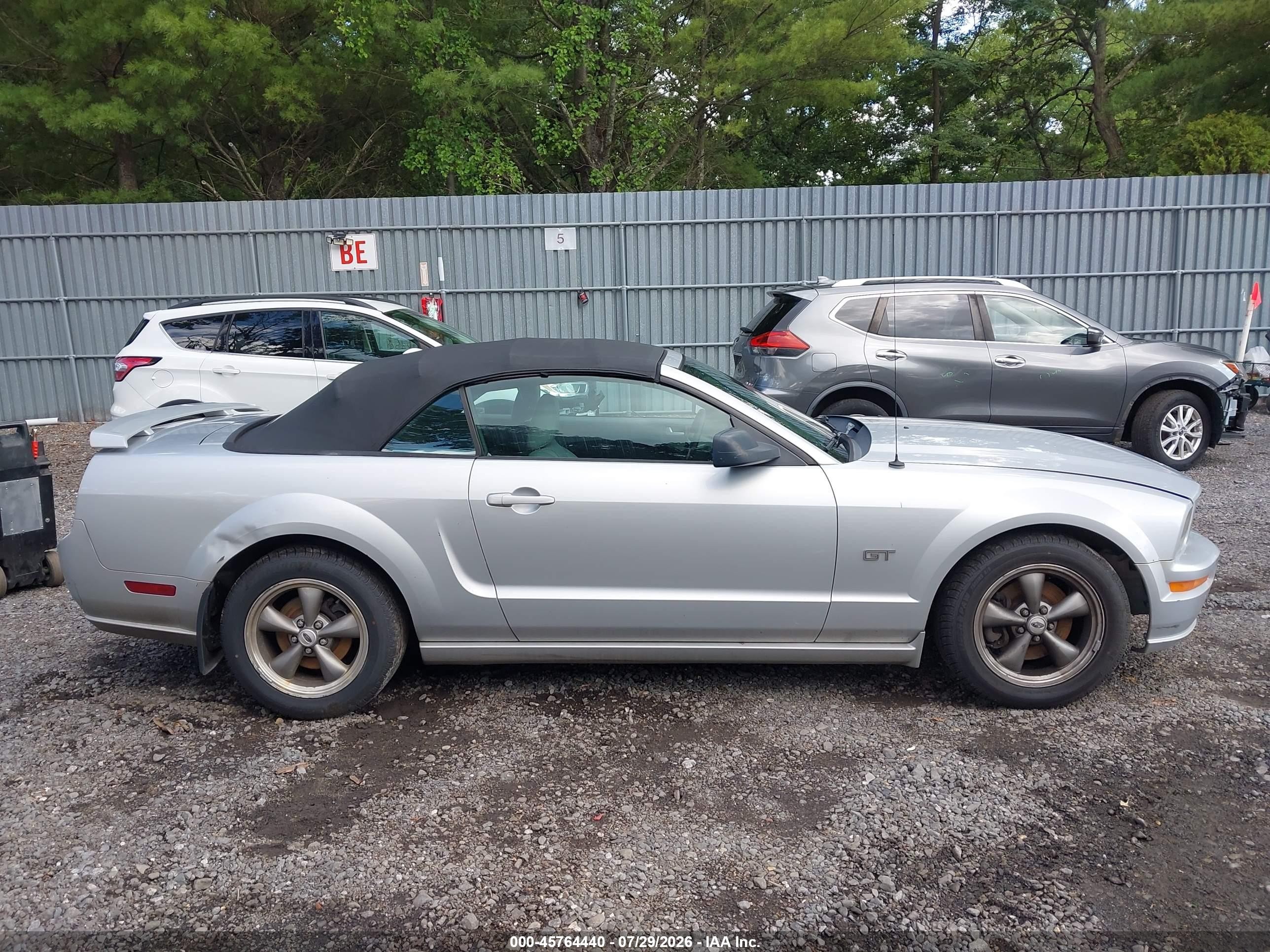 2005 Ford Mustang Gt Silver vin: 1ZVHT85H555236206