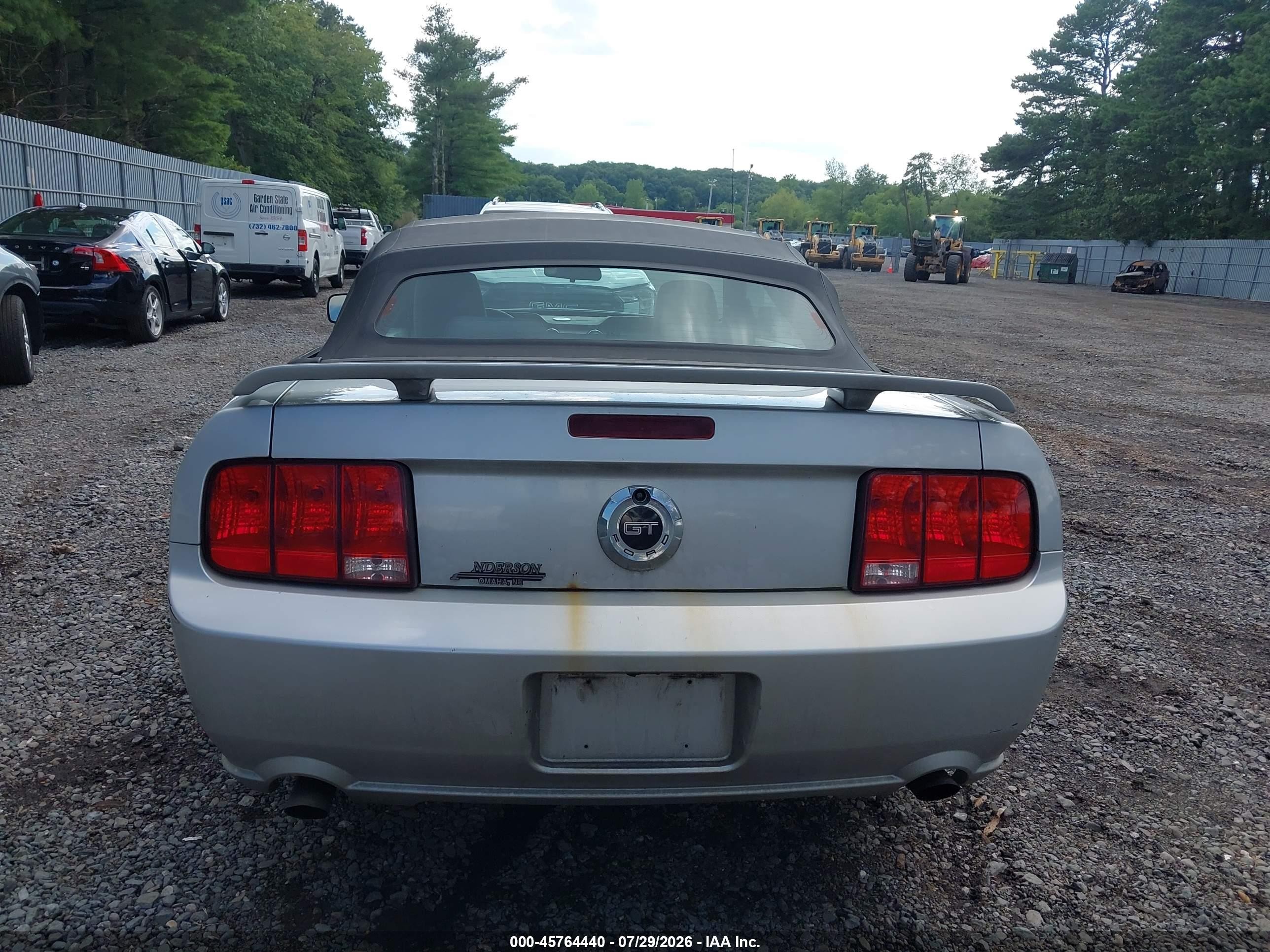 2005 Ford Mustang Gt Silver vin: 1ZVHT85H555236206