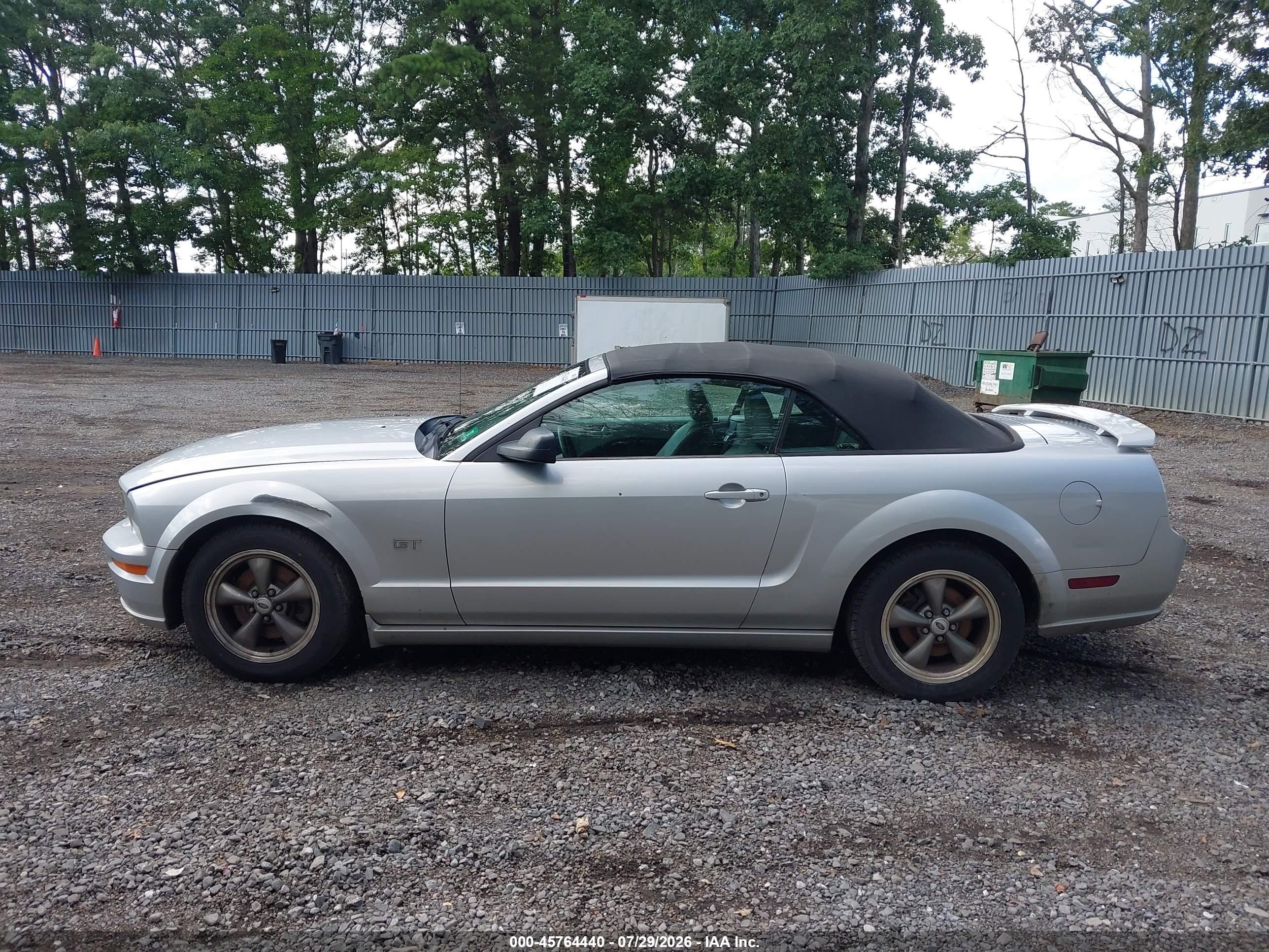 2005 Ford Mustang Gt Silver vin: 1ZVHT85H555236206