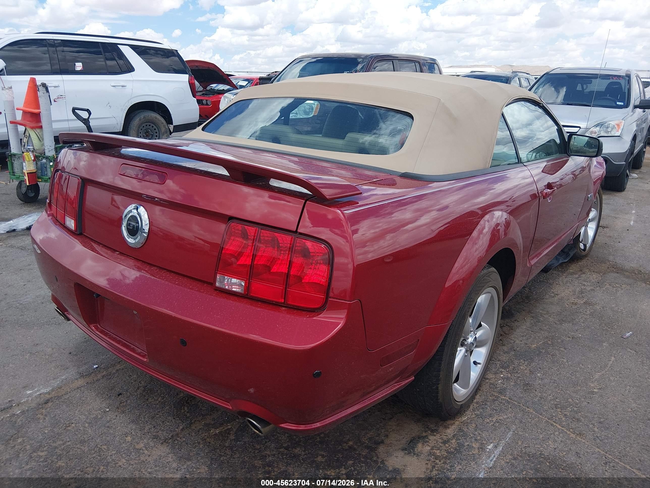 2008 Ford Mustang Gt Deluxe/gt Premium Red vin: 1ZVHT85H585200052